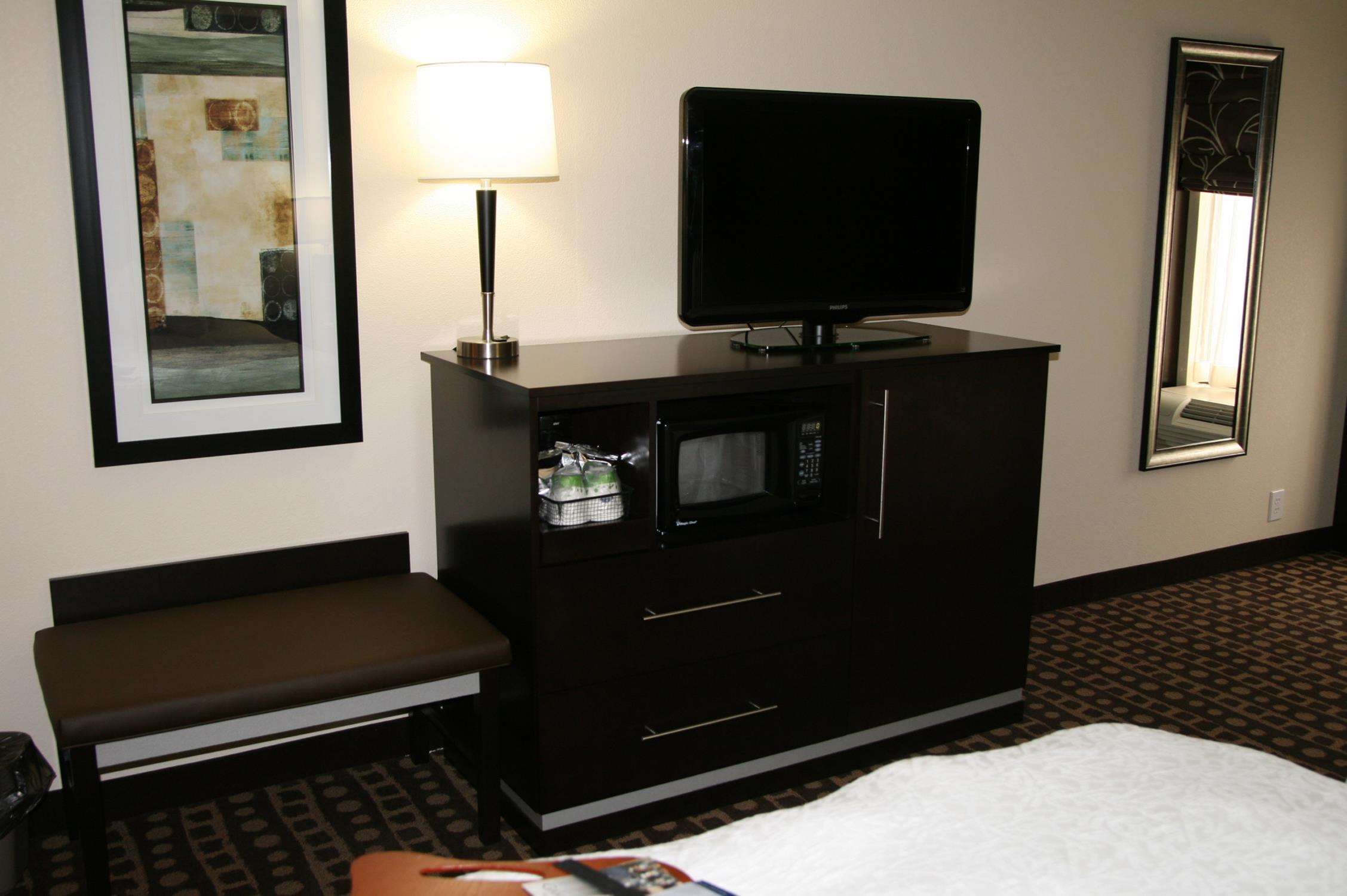 Hampton Inn Columbus-West Photo