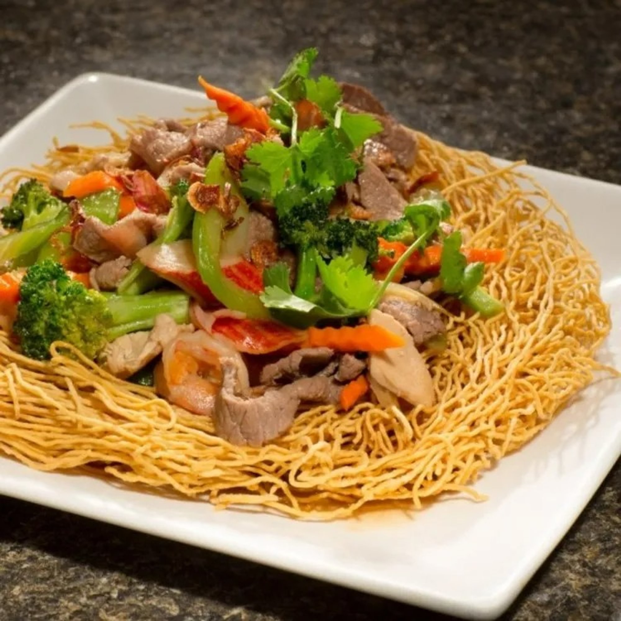 Crispy Chow Mein Combination (Mi Xao Don Thap Cam)
