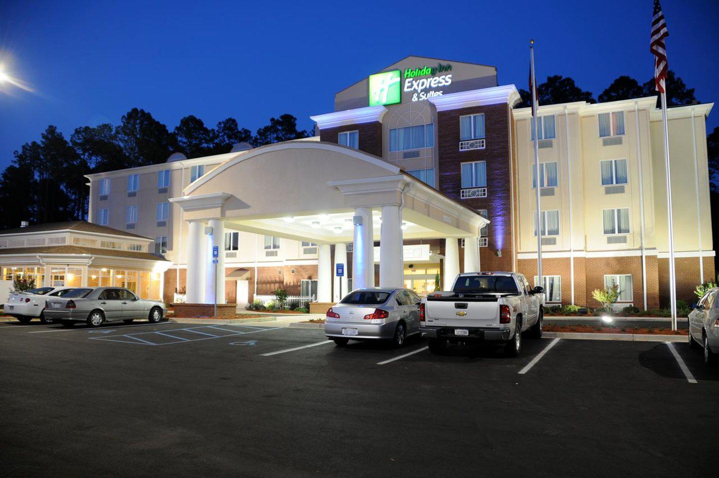 Holiday Inn Express & Suites Bainbridge Photo