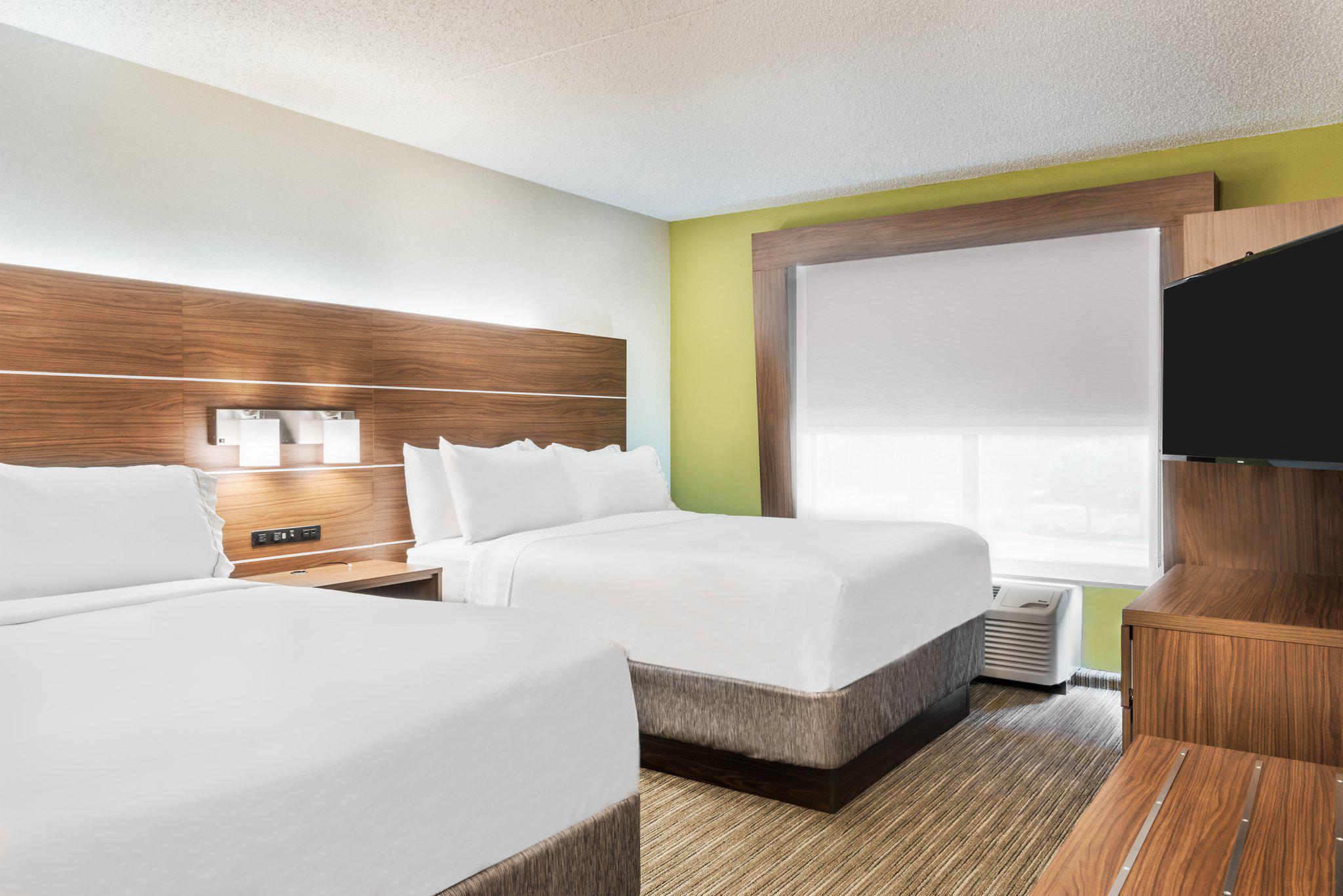 Holiday Inn Express & Suites Bentonville Photo