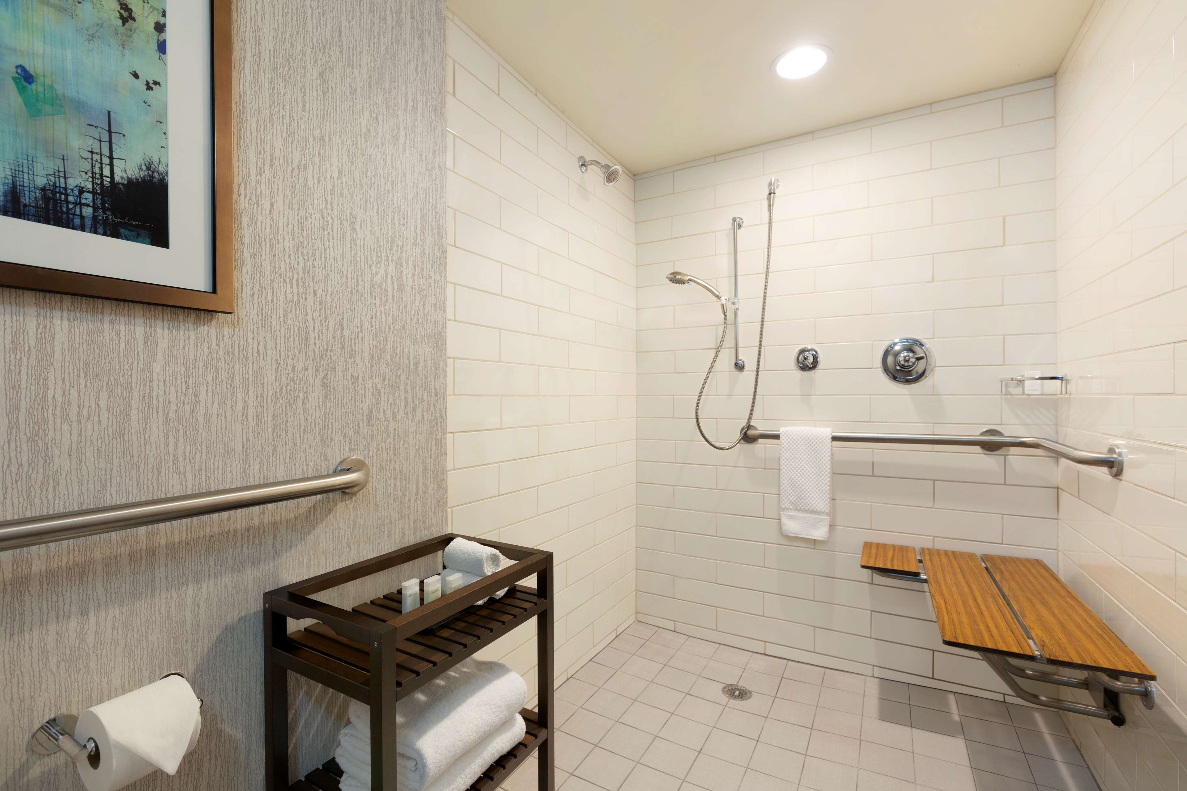Guest room bath