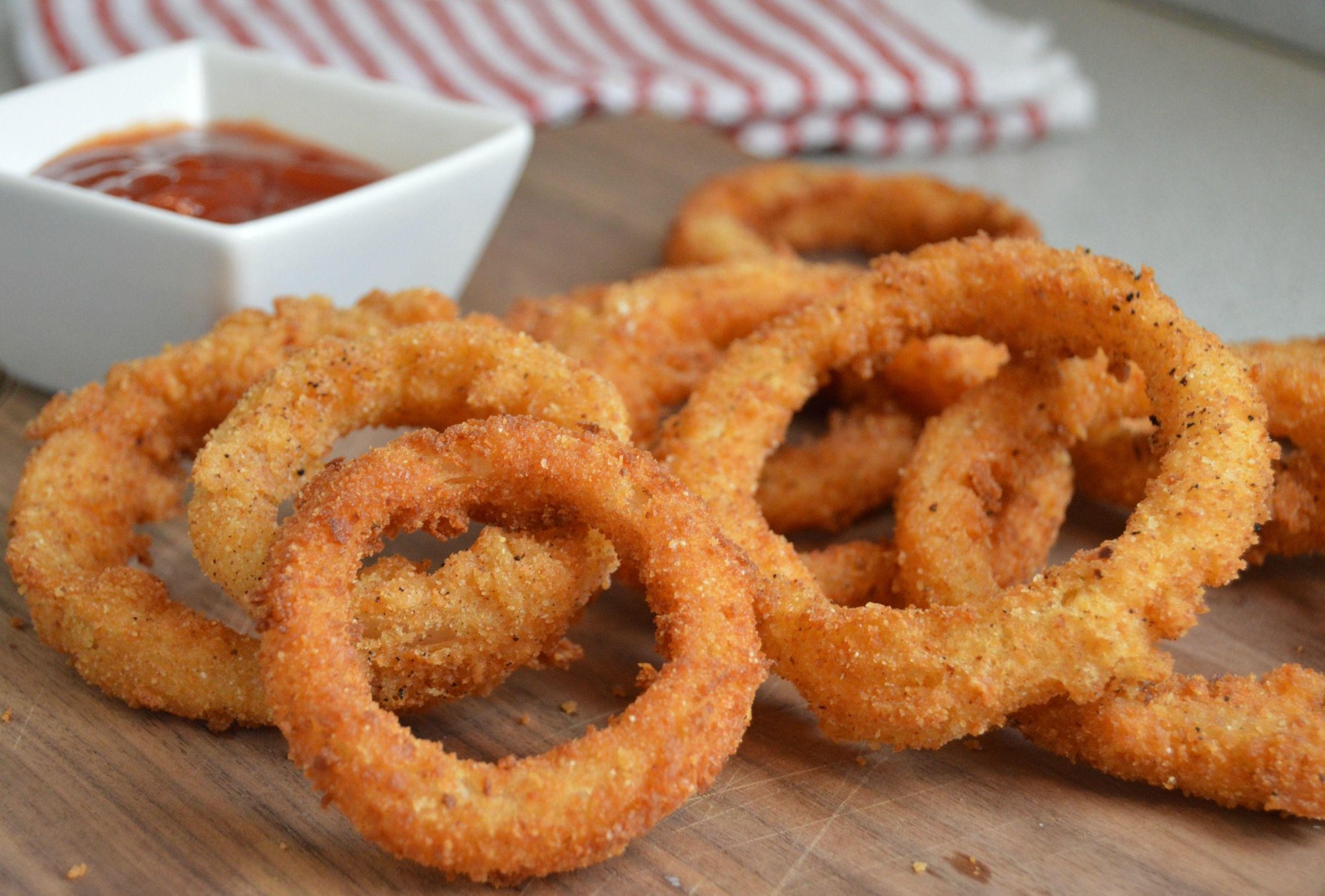 Onion Rings (Fried Onion with Marinara sauce 14 pcs)