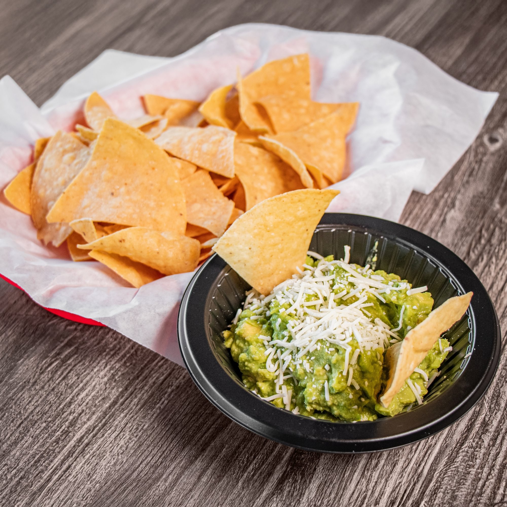 Basket Chips & Guacamole