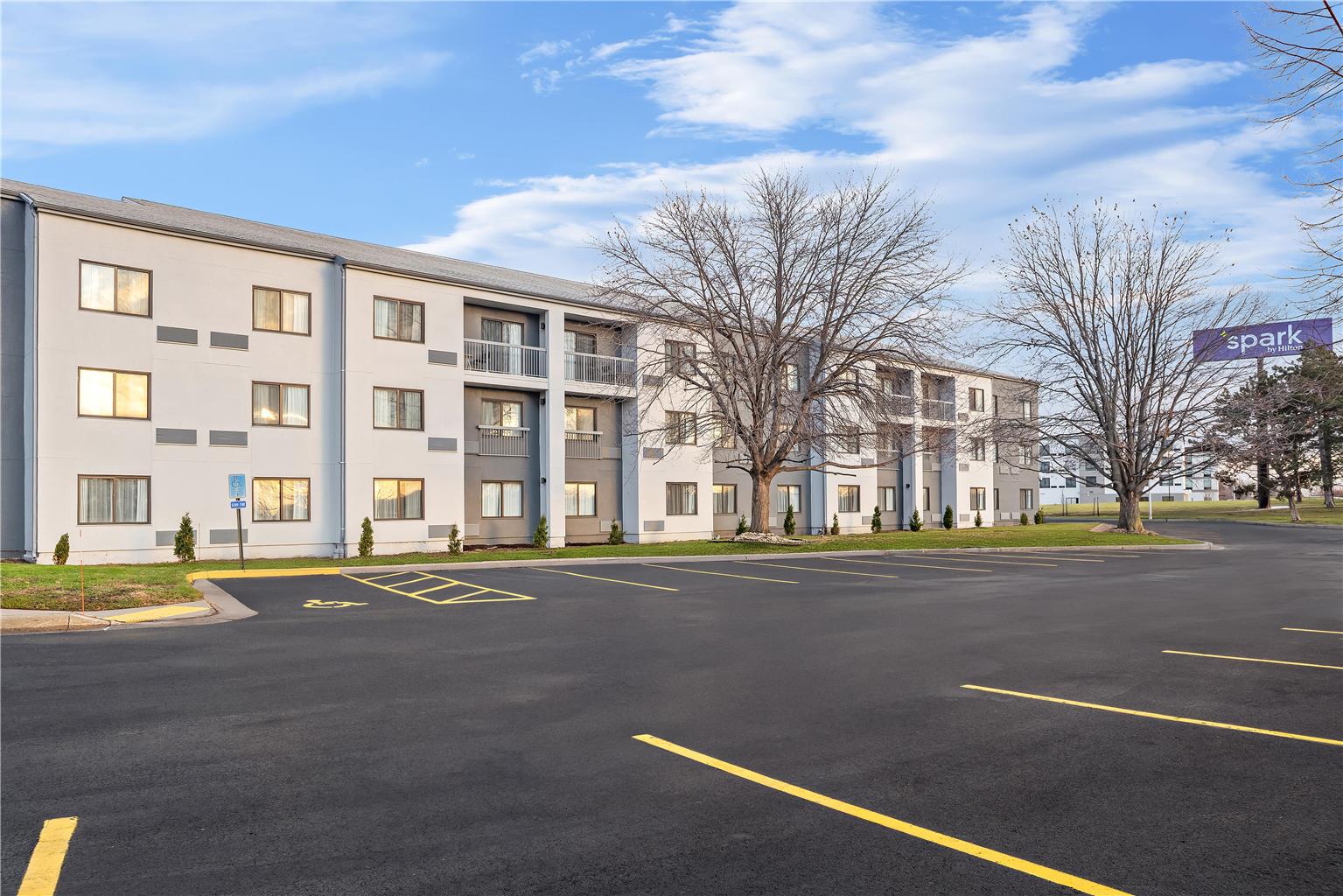 Spark by Hilton Bettendorf Quad Cities Image