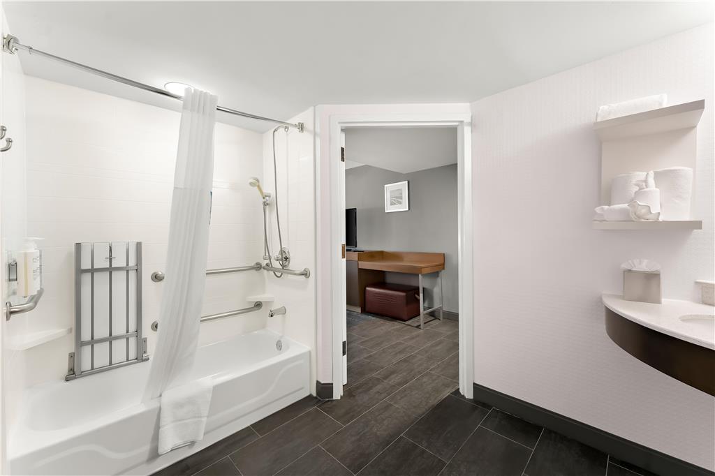 Hampton Inn & Suites Newtown Image