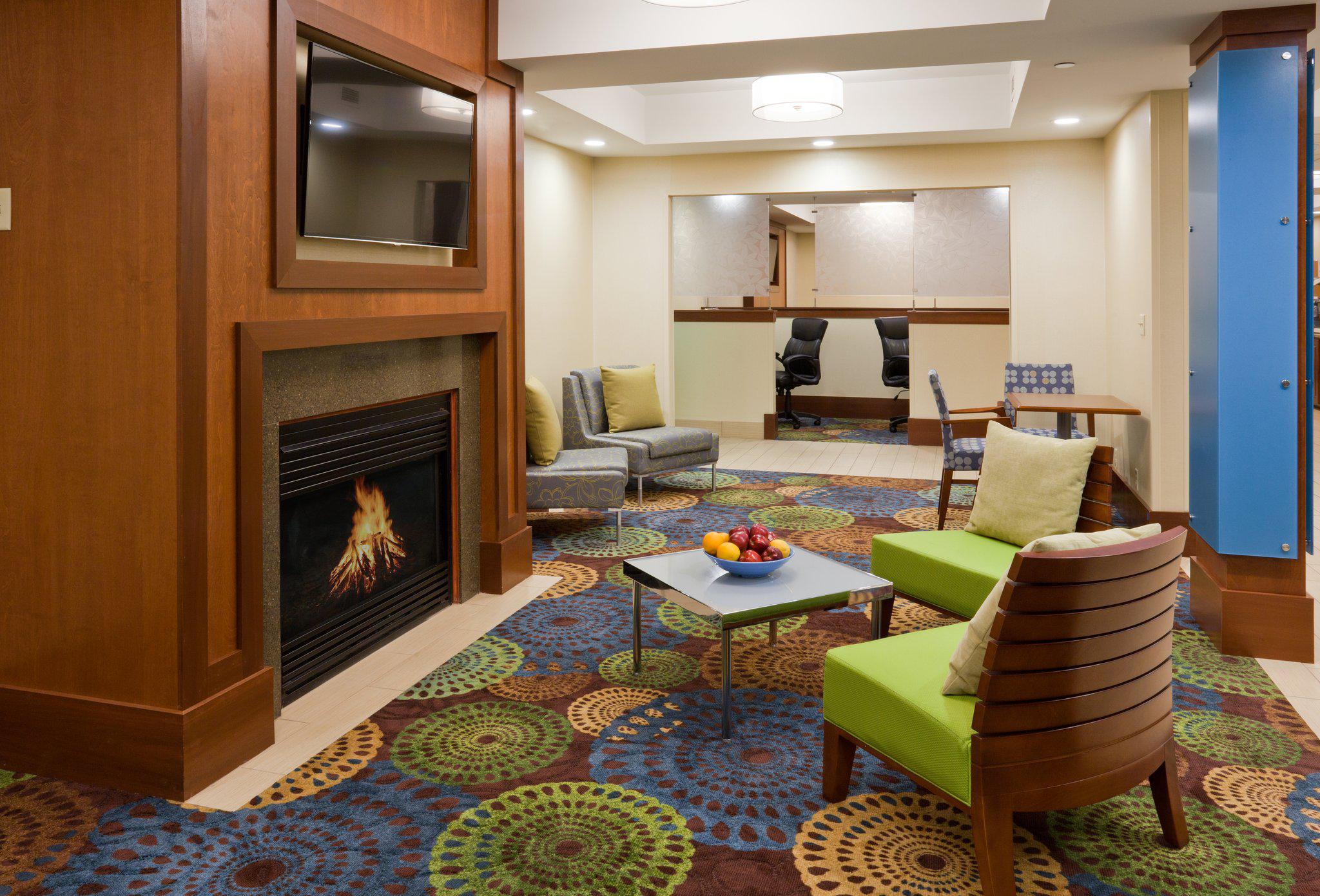 Holiday Inn Express Cedar Rapids (Collins Rd) Photo