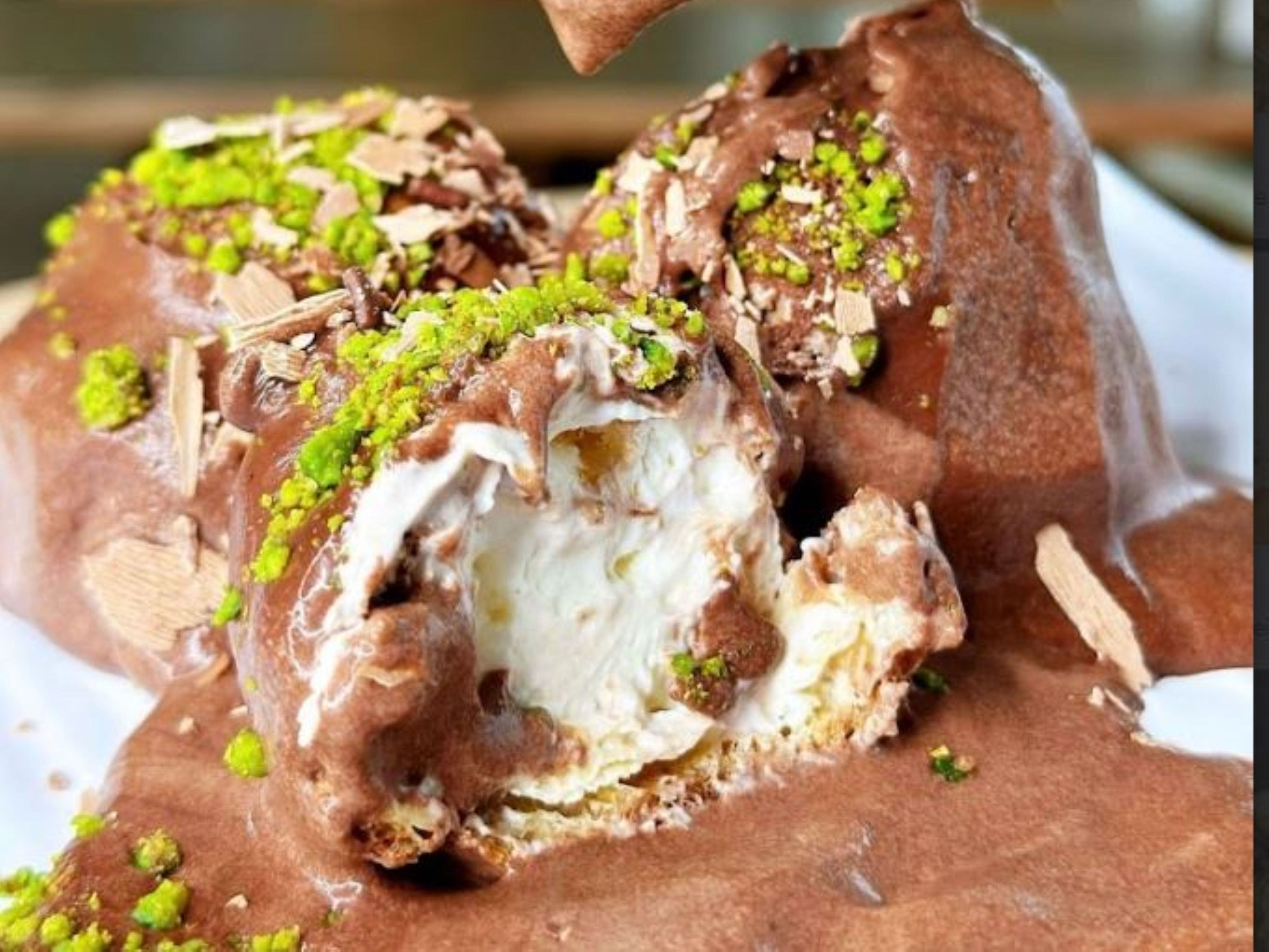 Profiterole 4 Pieces