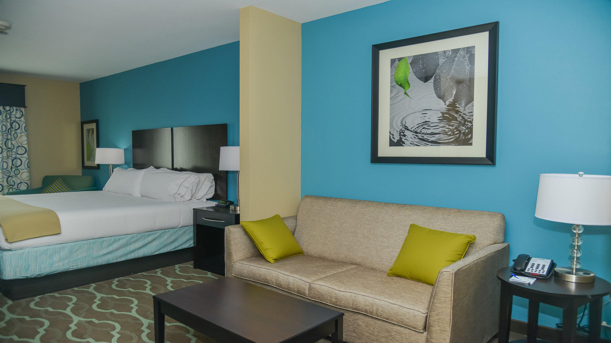 Holiday Inn Express & Suites Cuero Photo