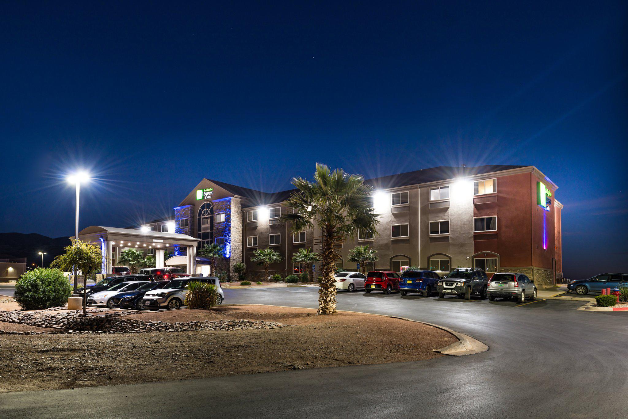 Holiday Inn Express & Suites Alamogordo Photo