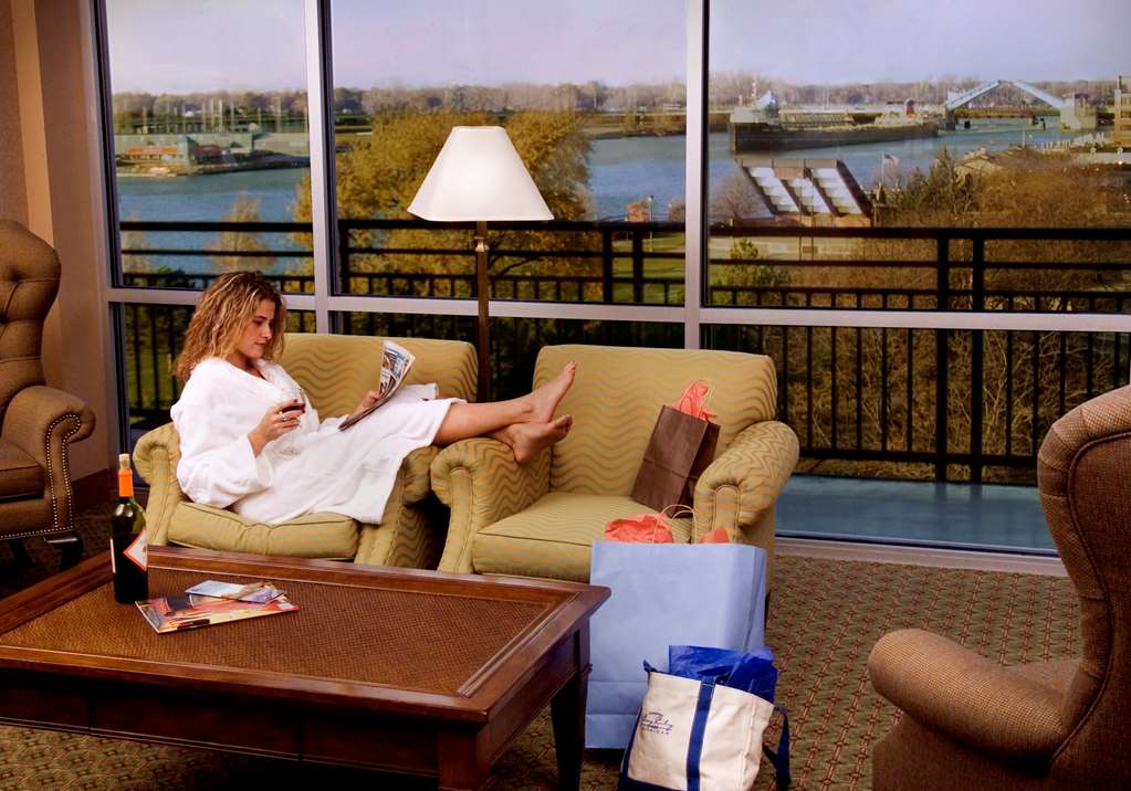 DoubleTree by Hilton Hotel Bay City - Riverfront Image