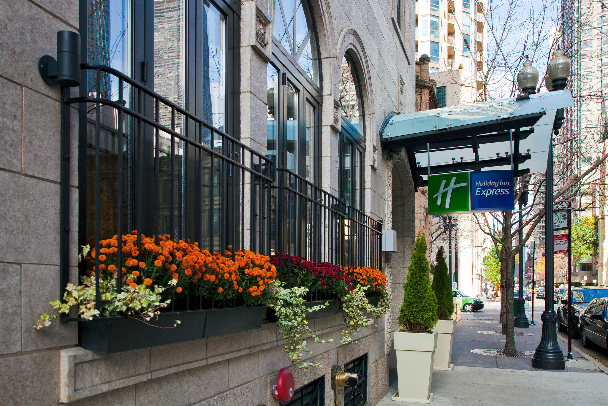 Holiday Inn Express Chicago - Magnificent Mile Photo