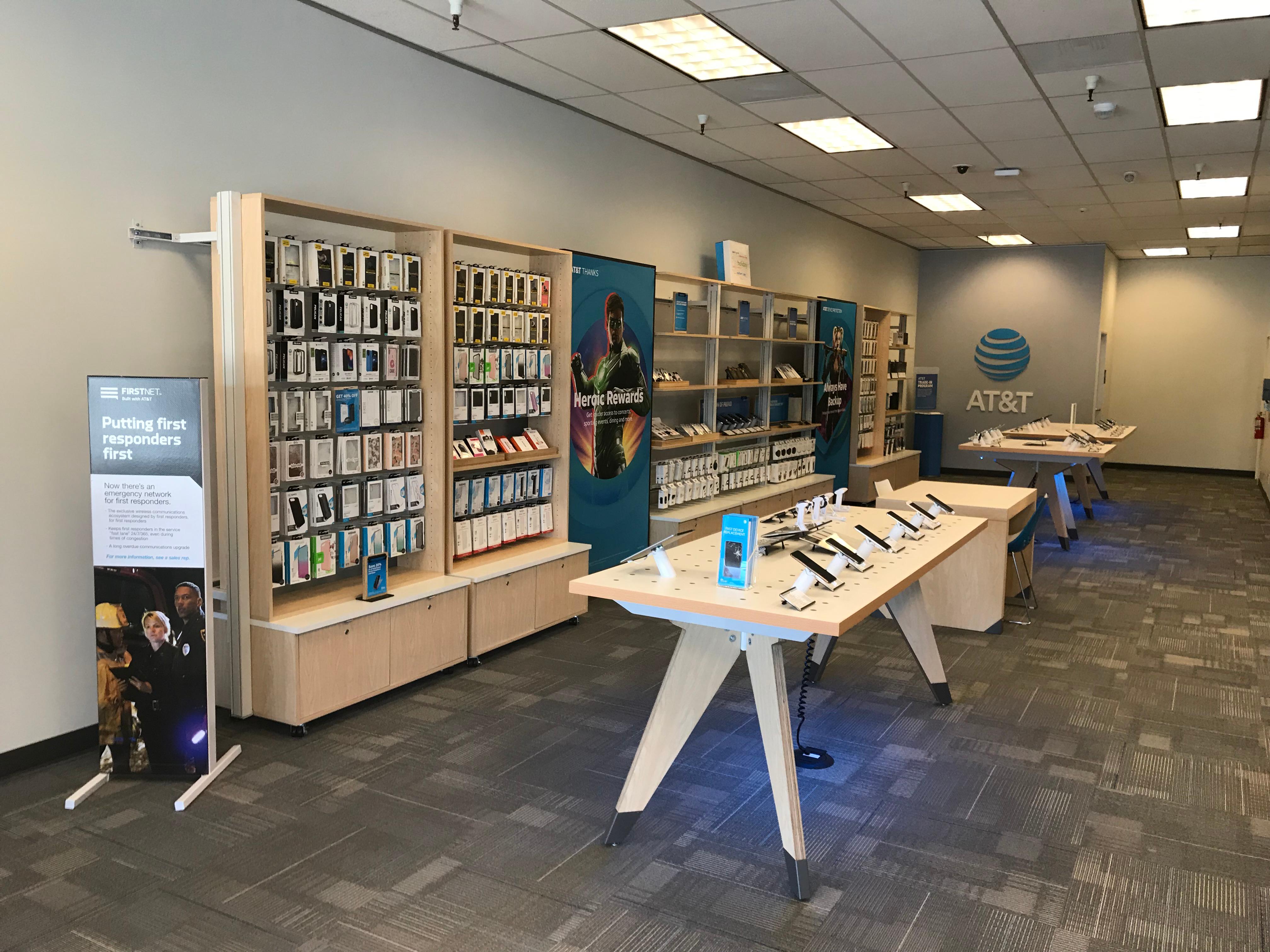 AT&amp;T Store - CLOSED Logo