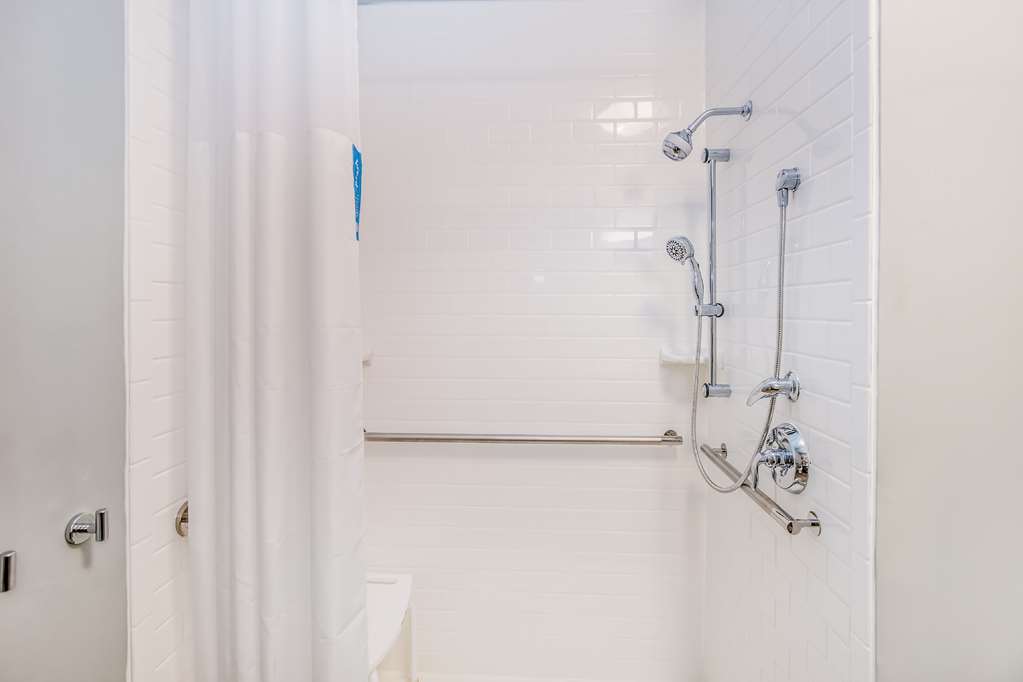 Hampton Inn Pensacola Beach Image