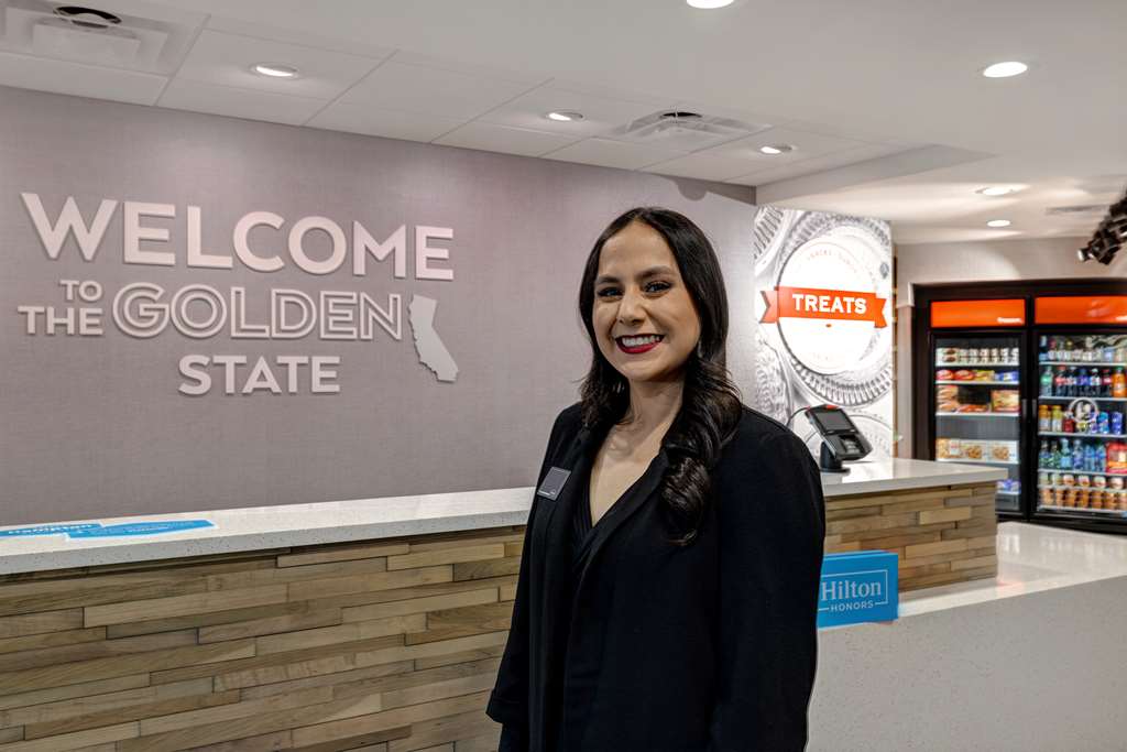 Hampton Inn & Suites Marina Image