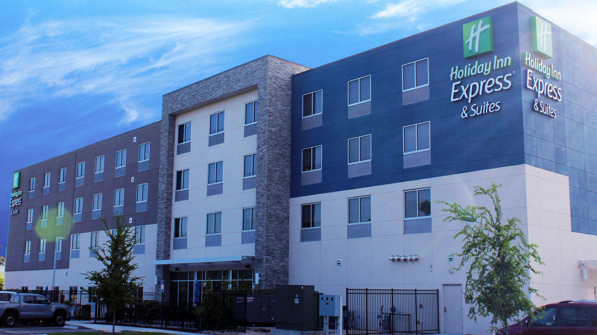 Holiday Inn Express & Suites Jacksonville W - I295 And I10 Photo