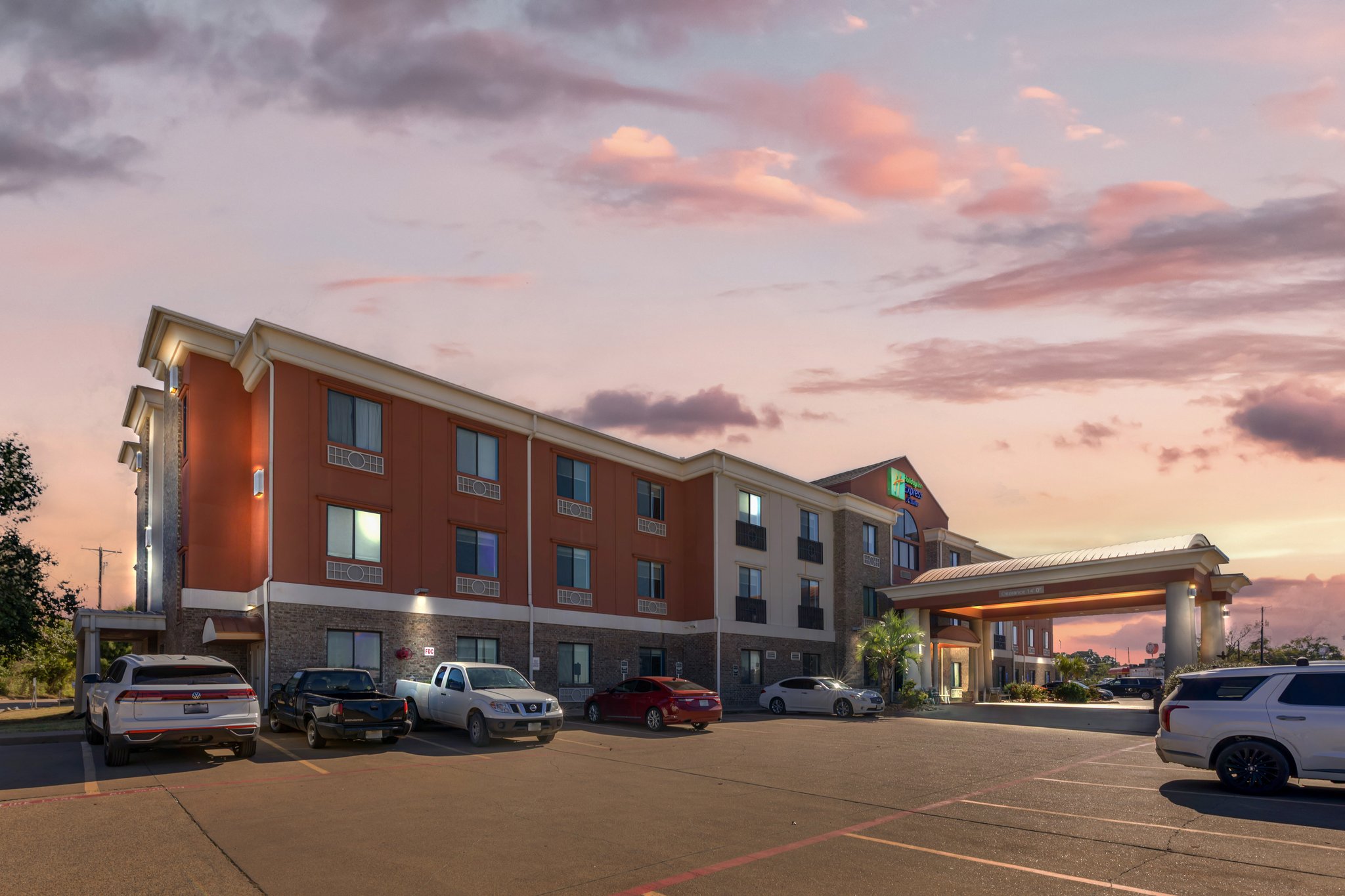 Holiday Inn Express & Suites Fairfield-North by IHG Image