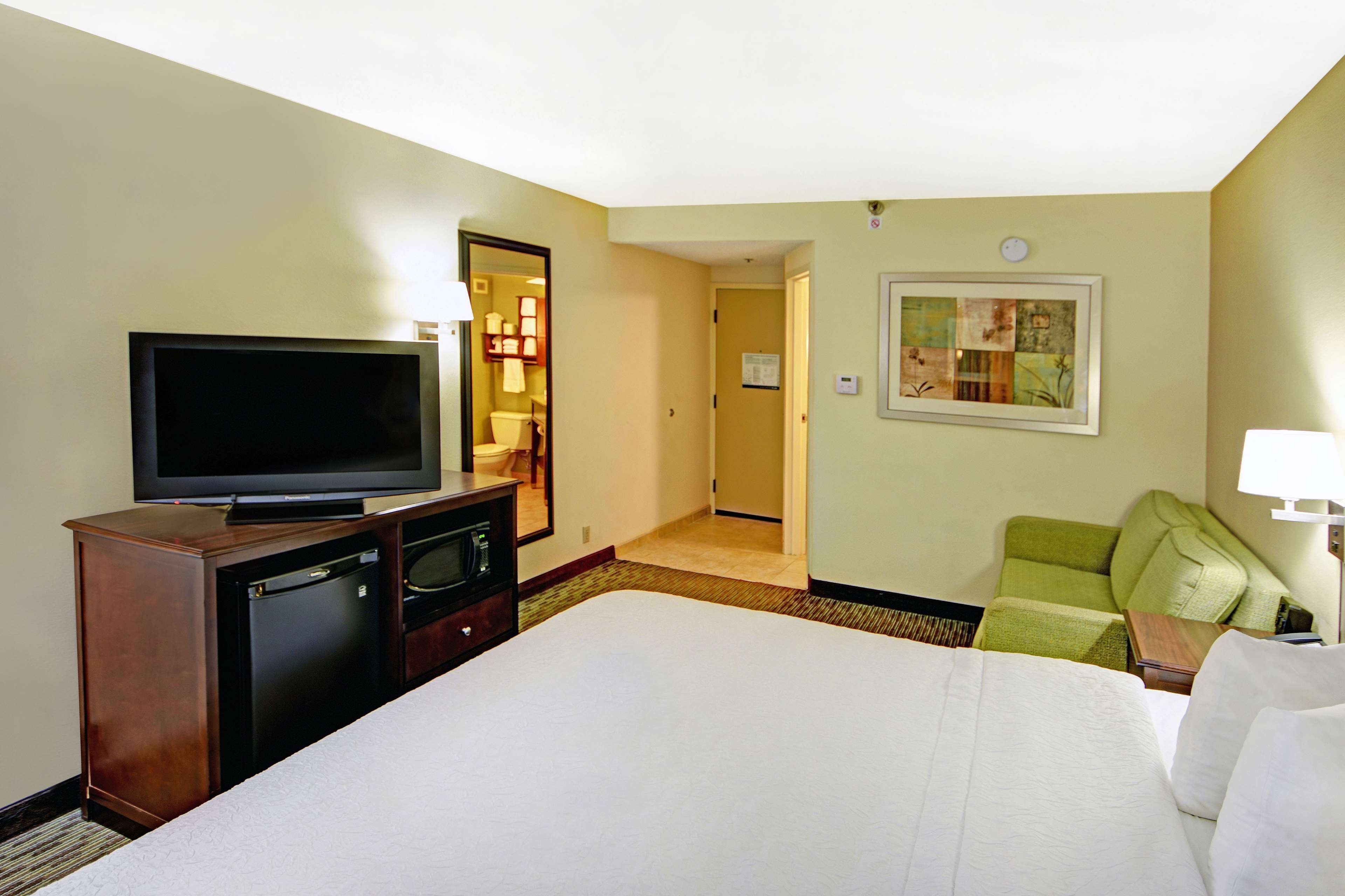 Hampton Inn Kansas City-Airport Photo