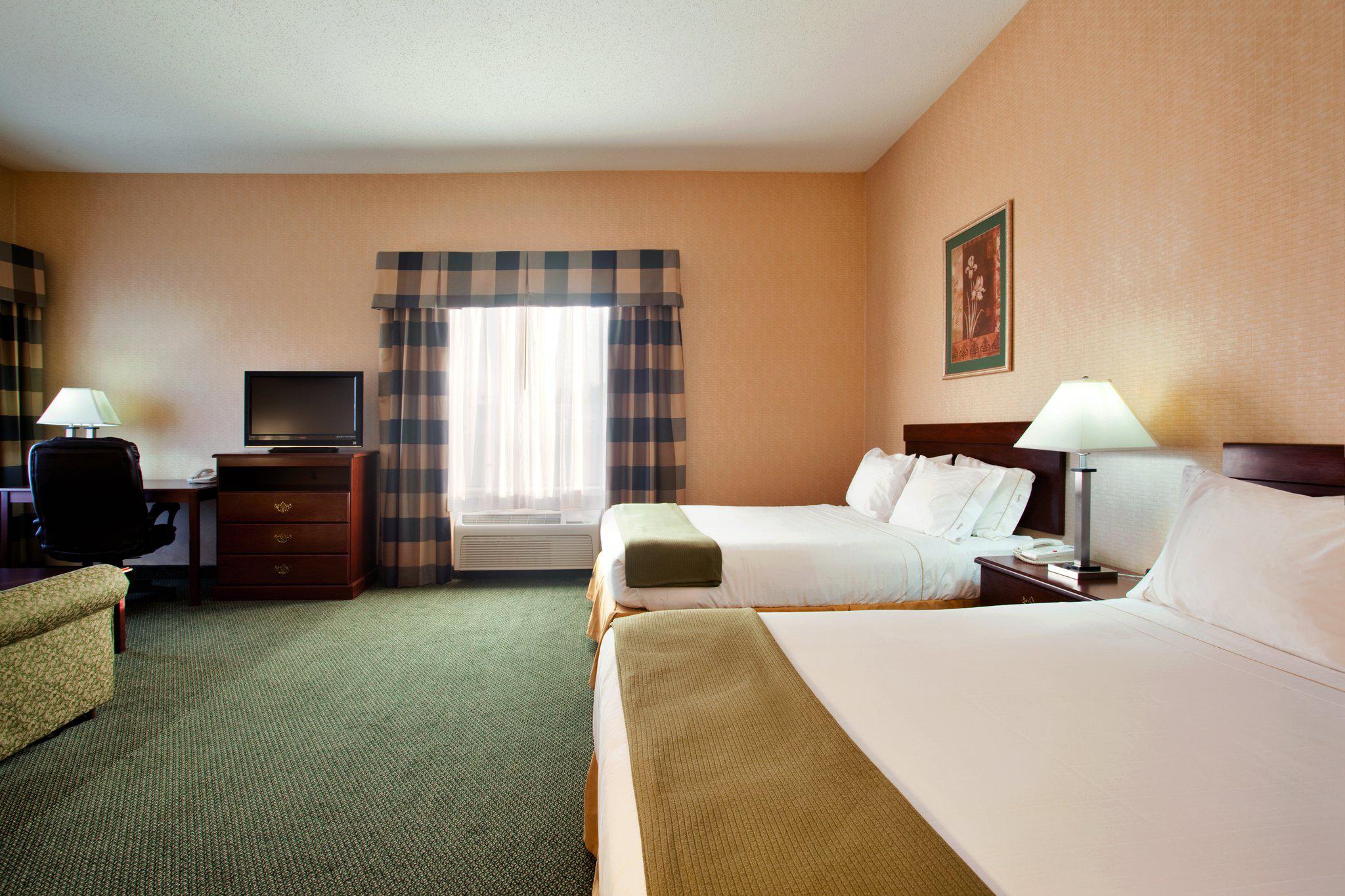 Holiday Inn Express & Suites Sycamore Photo