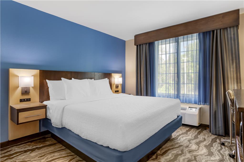Best Western Plus River Escape Inn & Suites Image