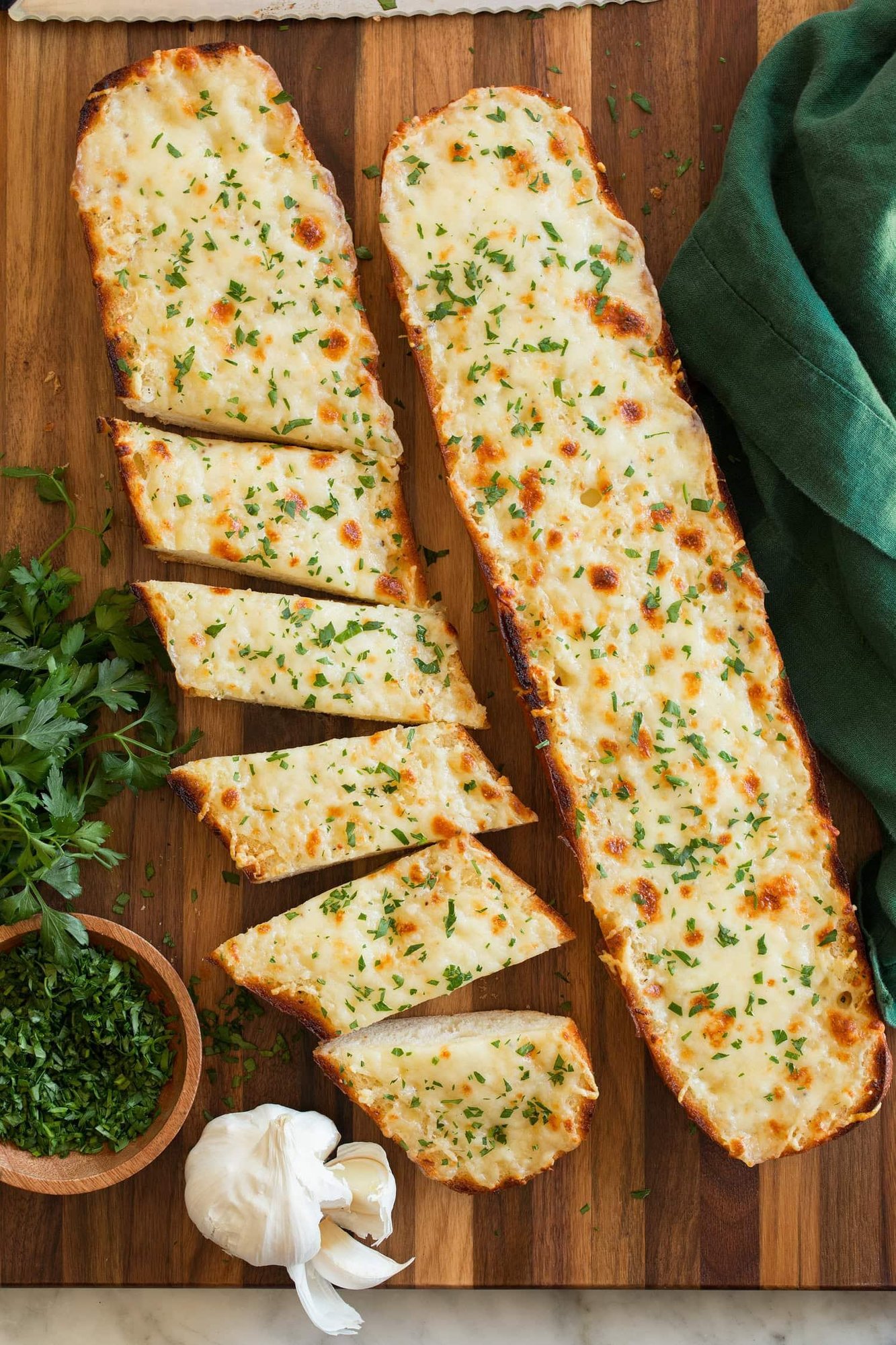 Garlic Bread (W/Cheese)