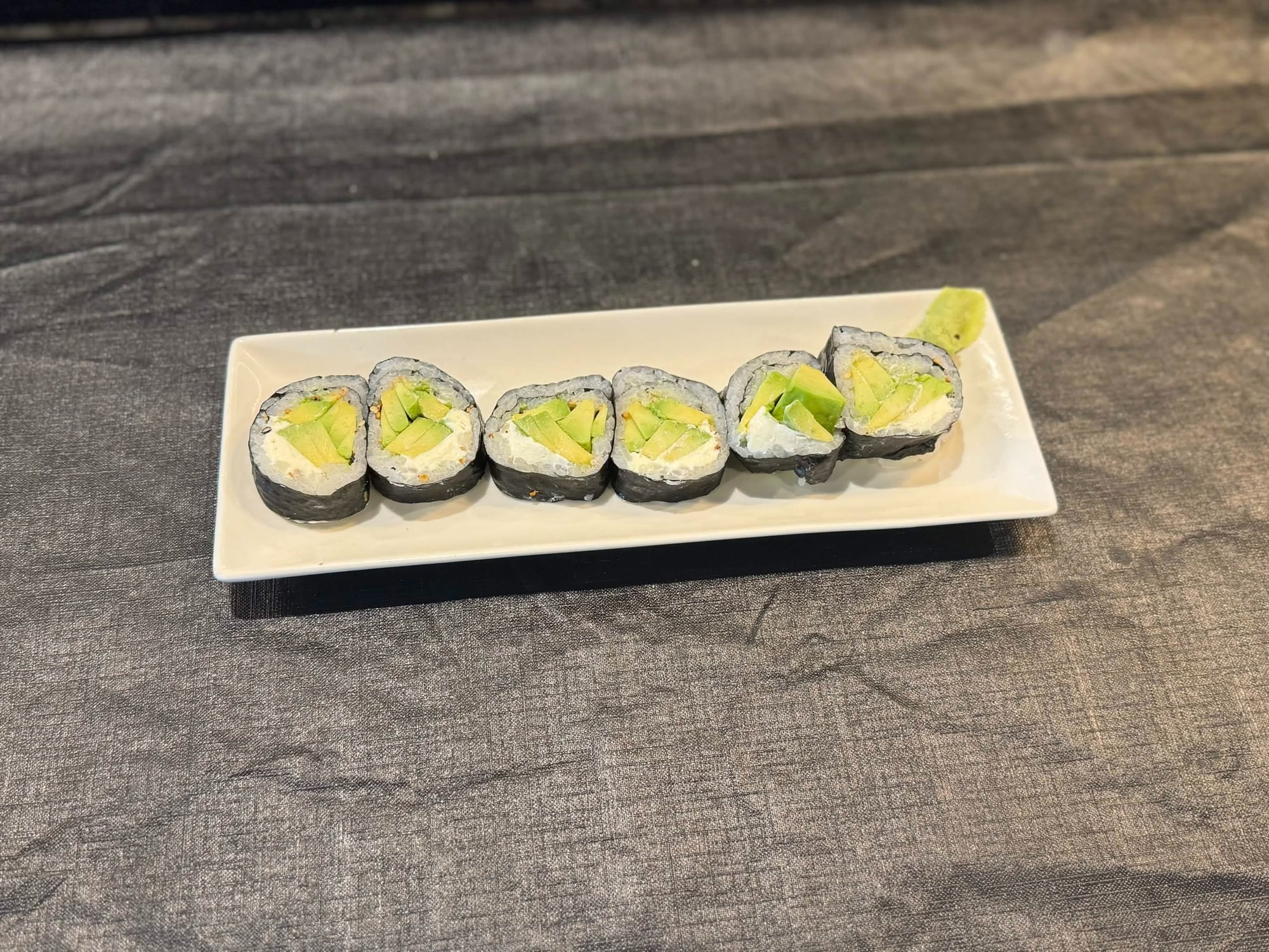 Avocado Roll (6pcs)