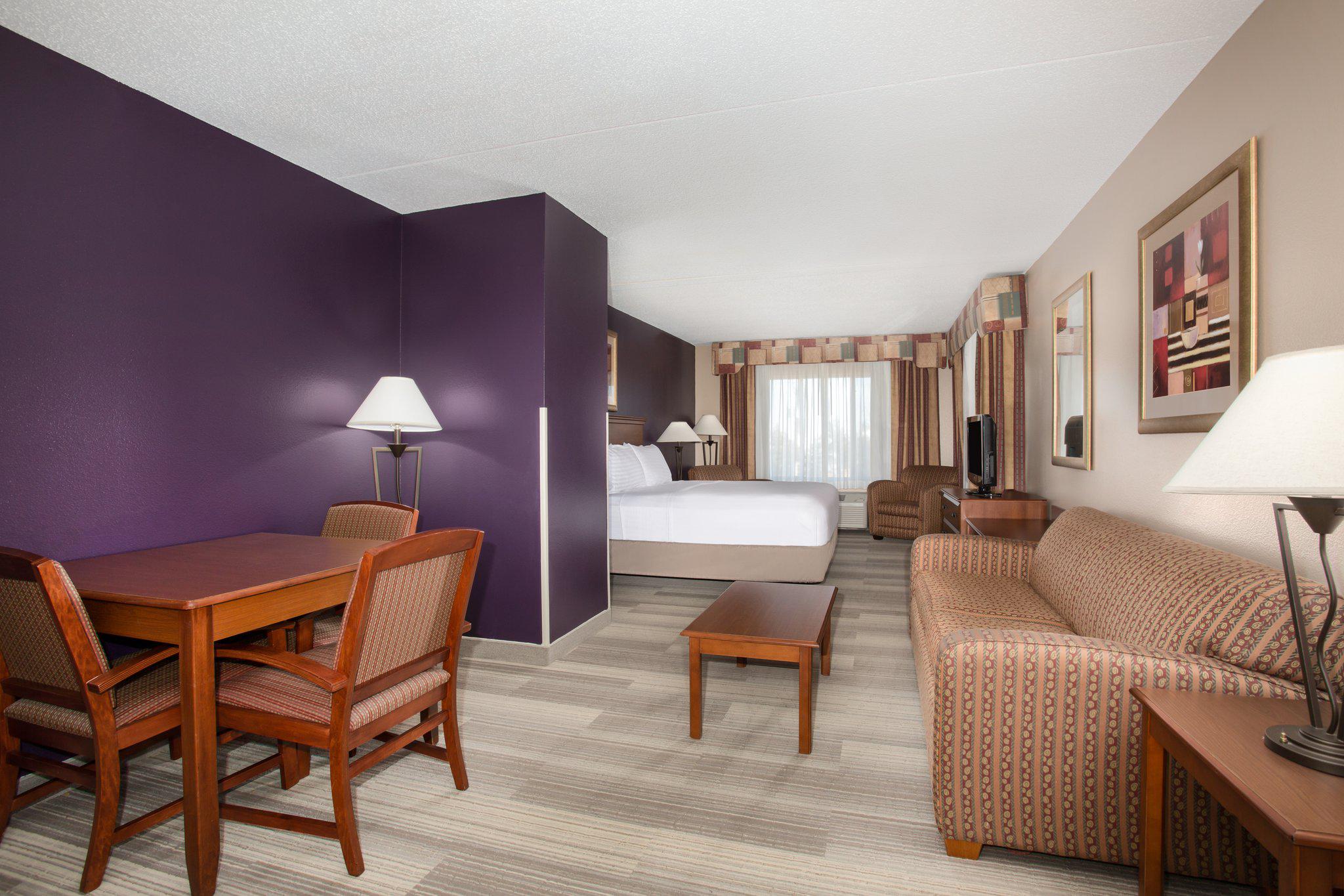 Holiday Inn Express Boulder Photo