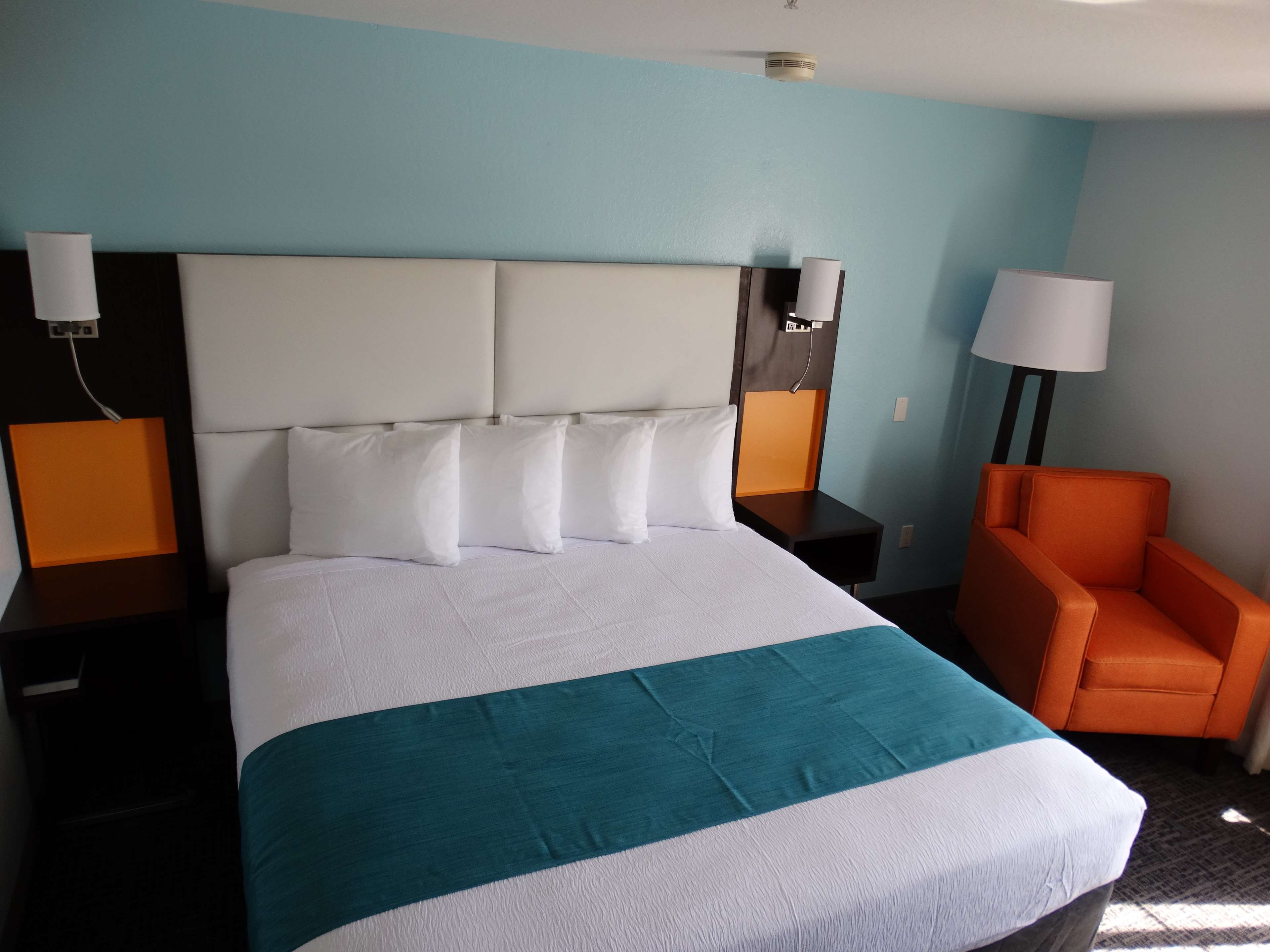 Family Suite with 1 King and 2 Twin Beds