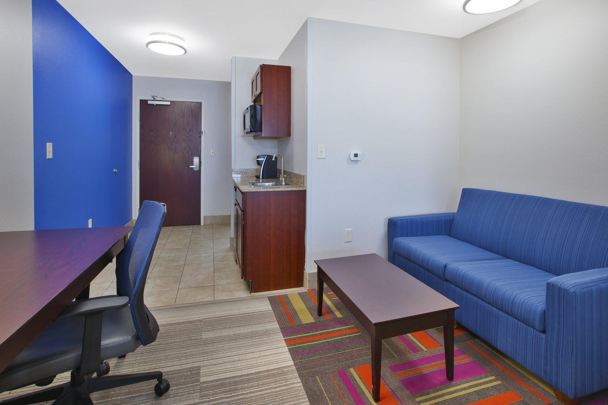 Holiday Inn Express & Suites Niles Photo