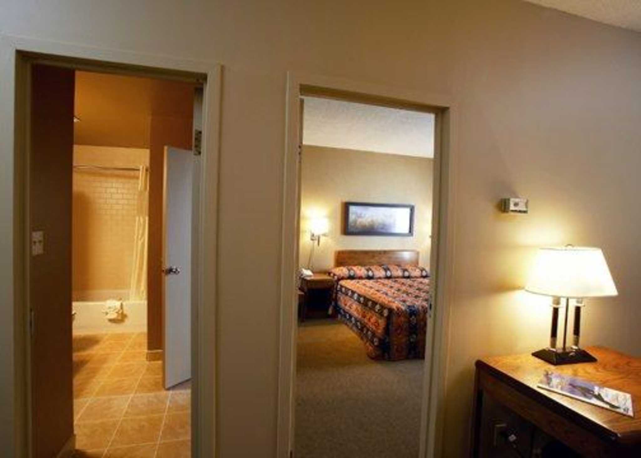 Images Quality Inn & Suites P.E. Trudeau Airport