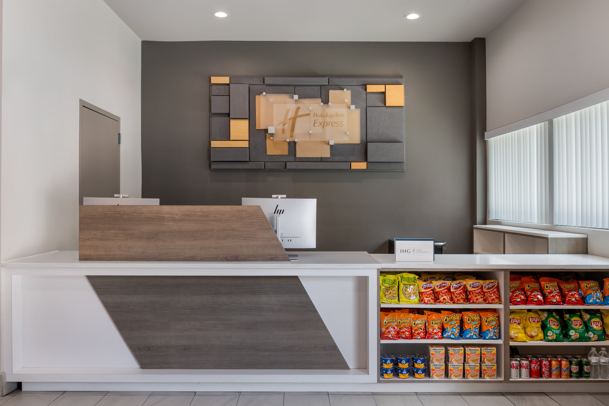 Holiday Inn Express & Suites Bronx - Zoo Area by IHG Image