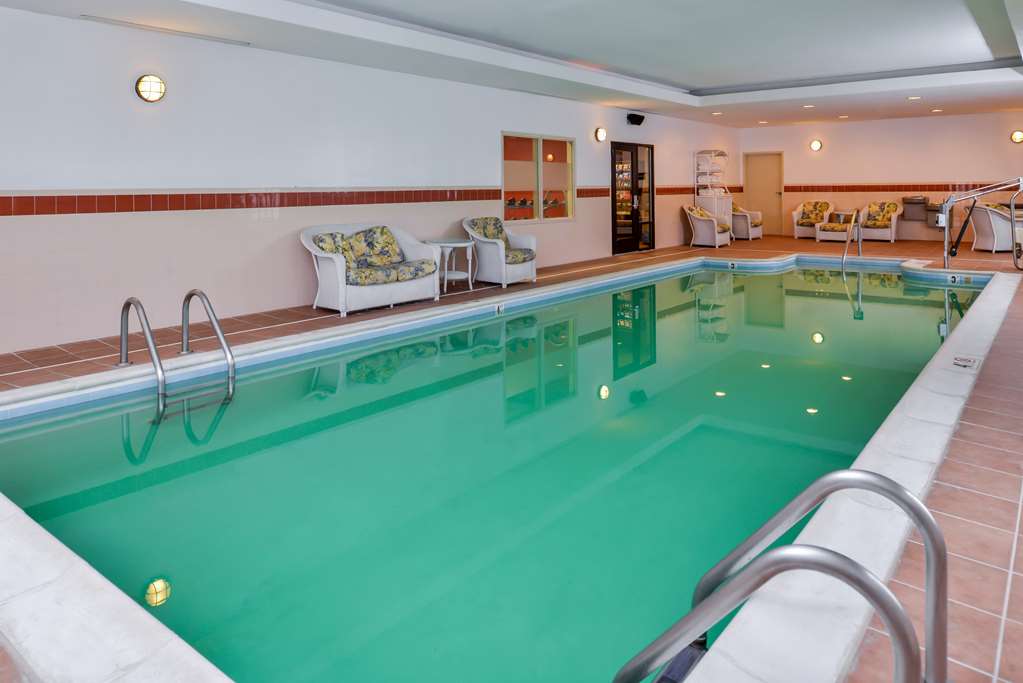 Hampton Inn Emporia Image