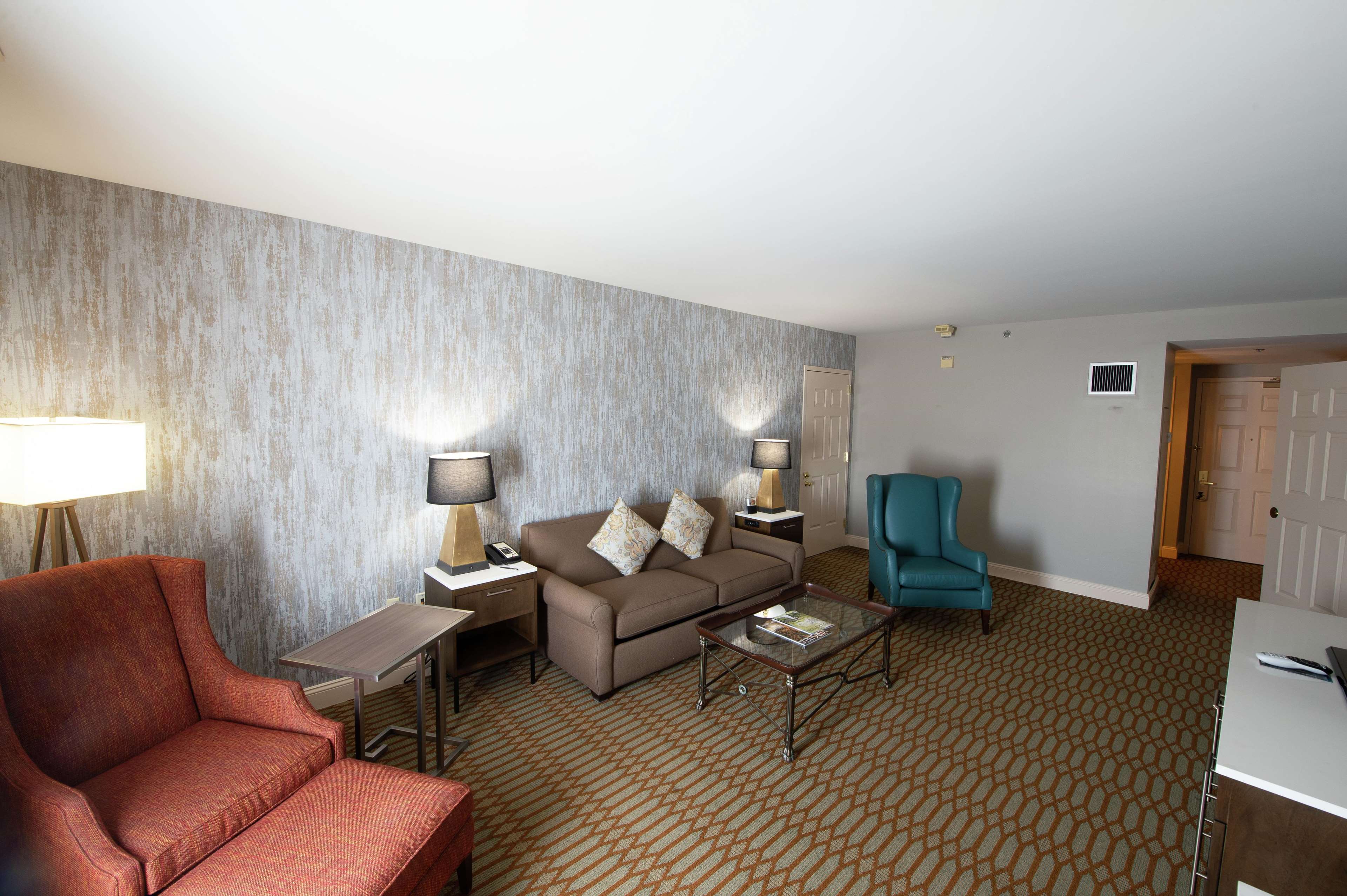 Virginia Crossings Hotel & Conference Center, Tapestry Collection by Hilton Photo