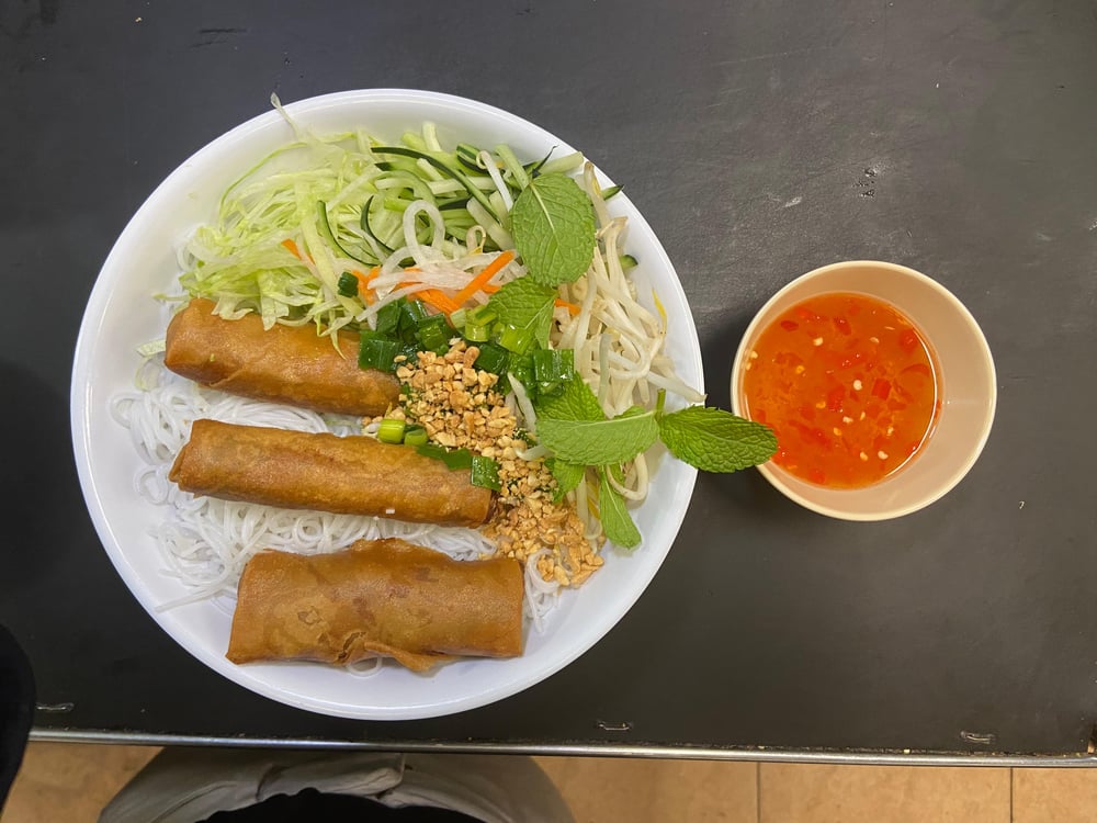 B5 - Egg Rolls Vermicelli - Bún Chả Giò