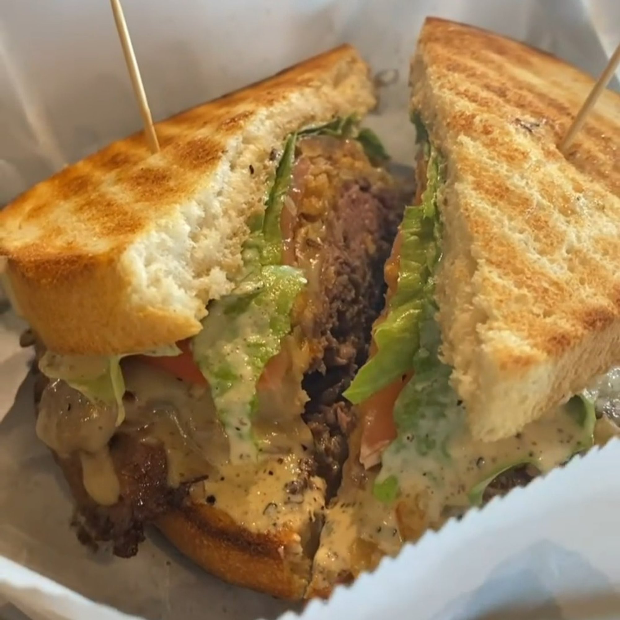 THEO’S - ROAST BEEF SANDWICH WITH PEPPERCORN HORSERADISH