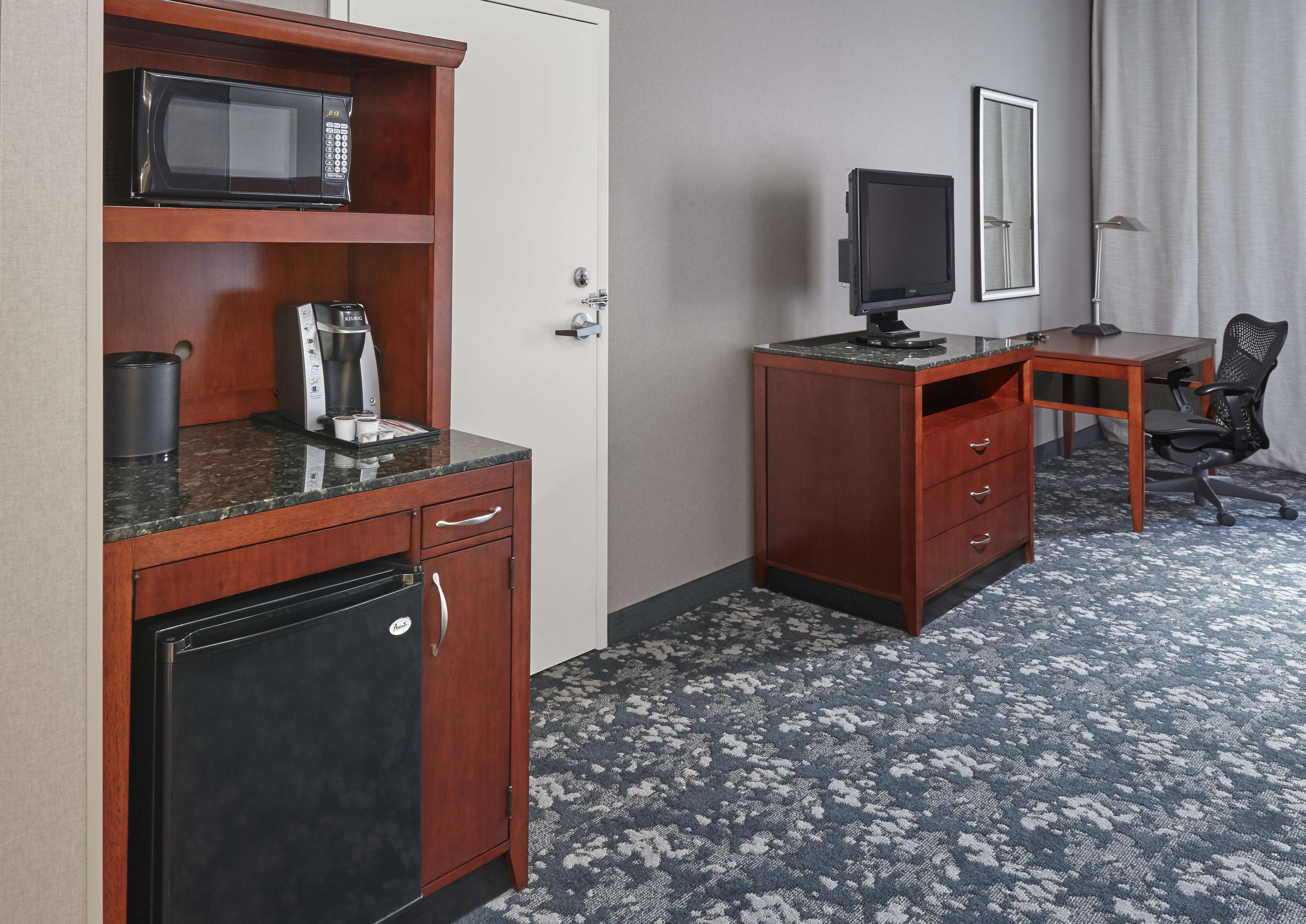 Hilton Garden Inn Lake Forest Mettawa Photo