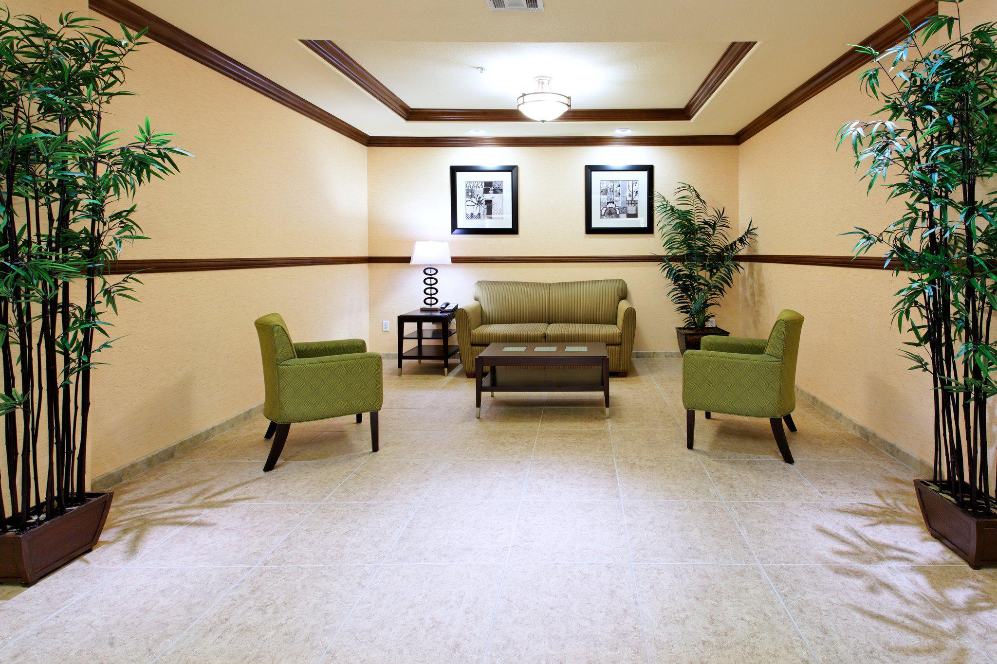 Holiday Inn Express & Suites Fresno Northwest-Herndon Photo