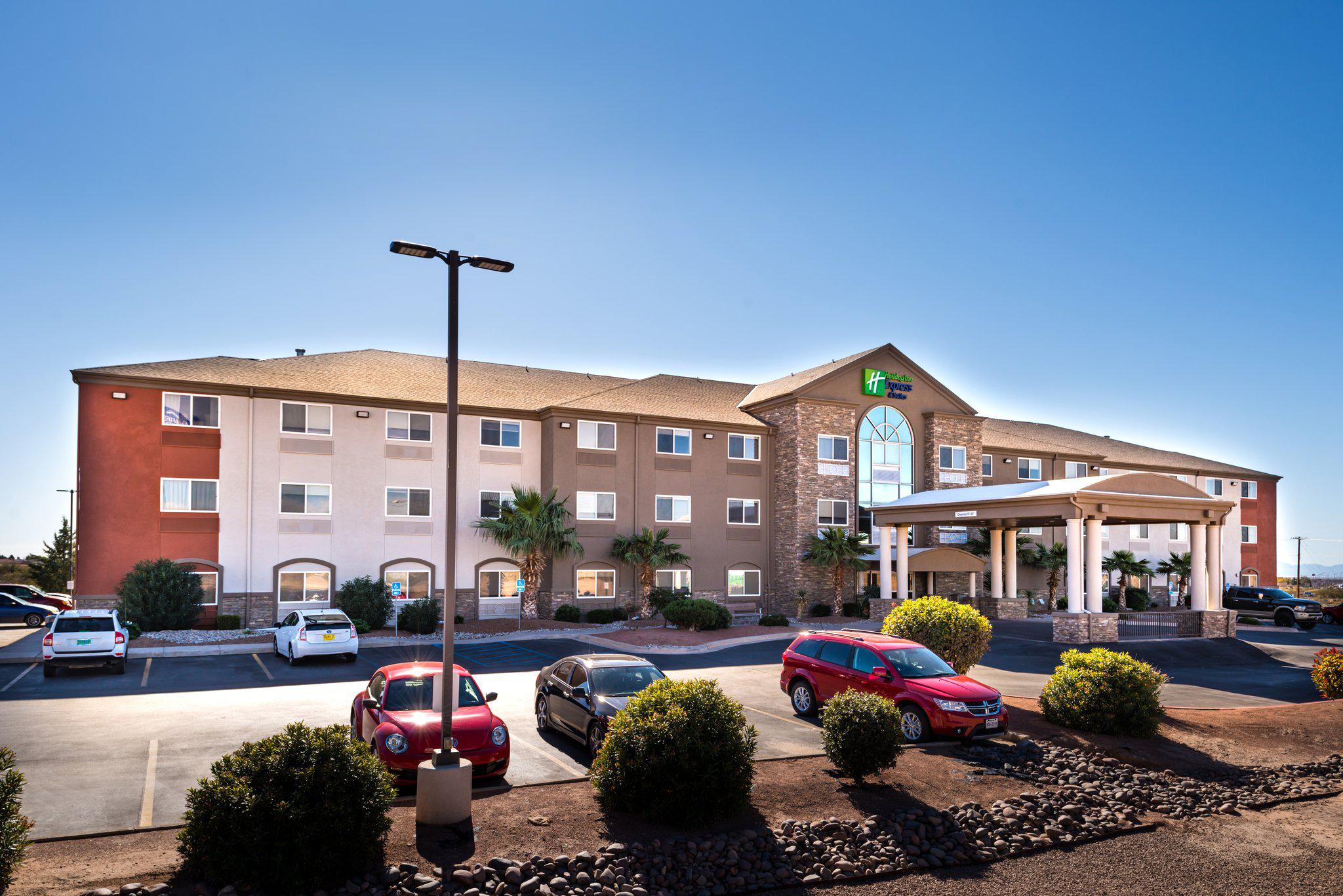 Holiday Inn Express & Suites Alamogordo Photo