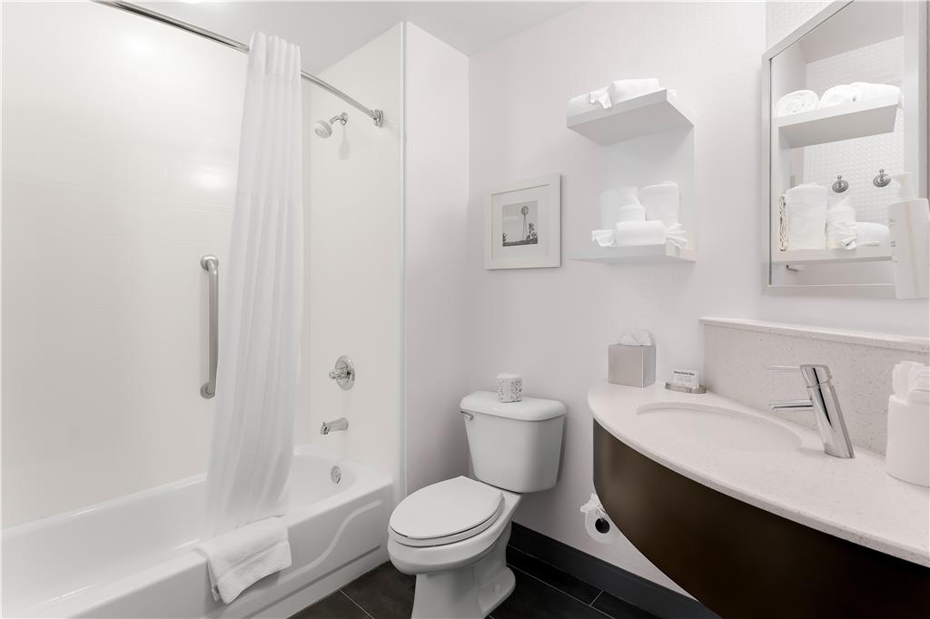 Hampton Inn & Suites Newtown Image