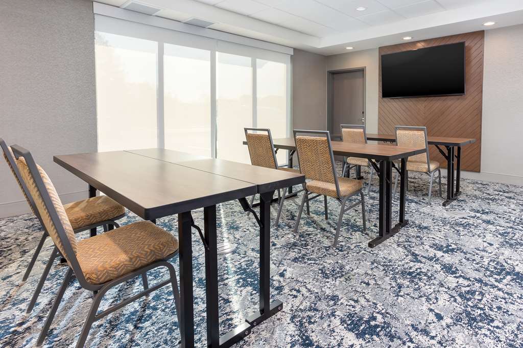 Hampton Inn & Suites Santa Rosa Sonoma Wine Country Image