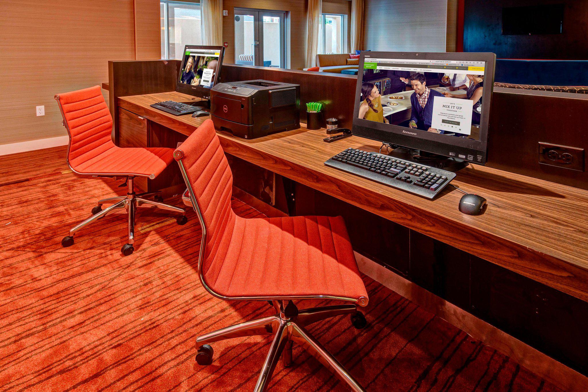 Courtyard by Marriott Westbury Long Island Photo