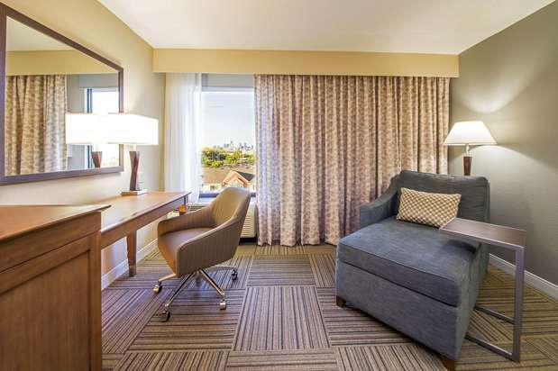 Images Hampton Inn Philadelphia-International Airport