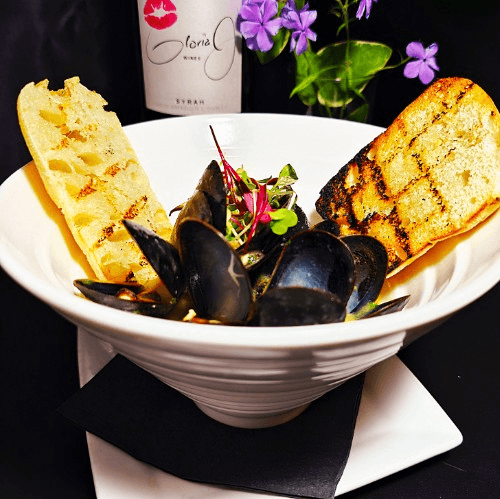 Organic Mussels Parsley Saffron Broth