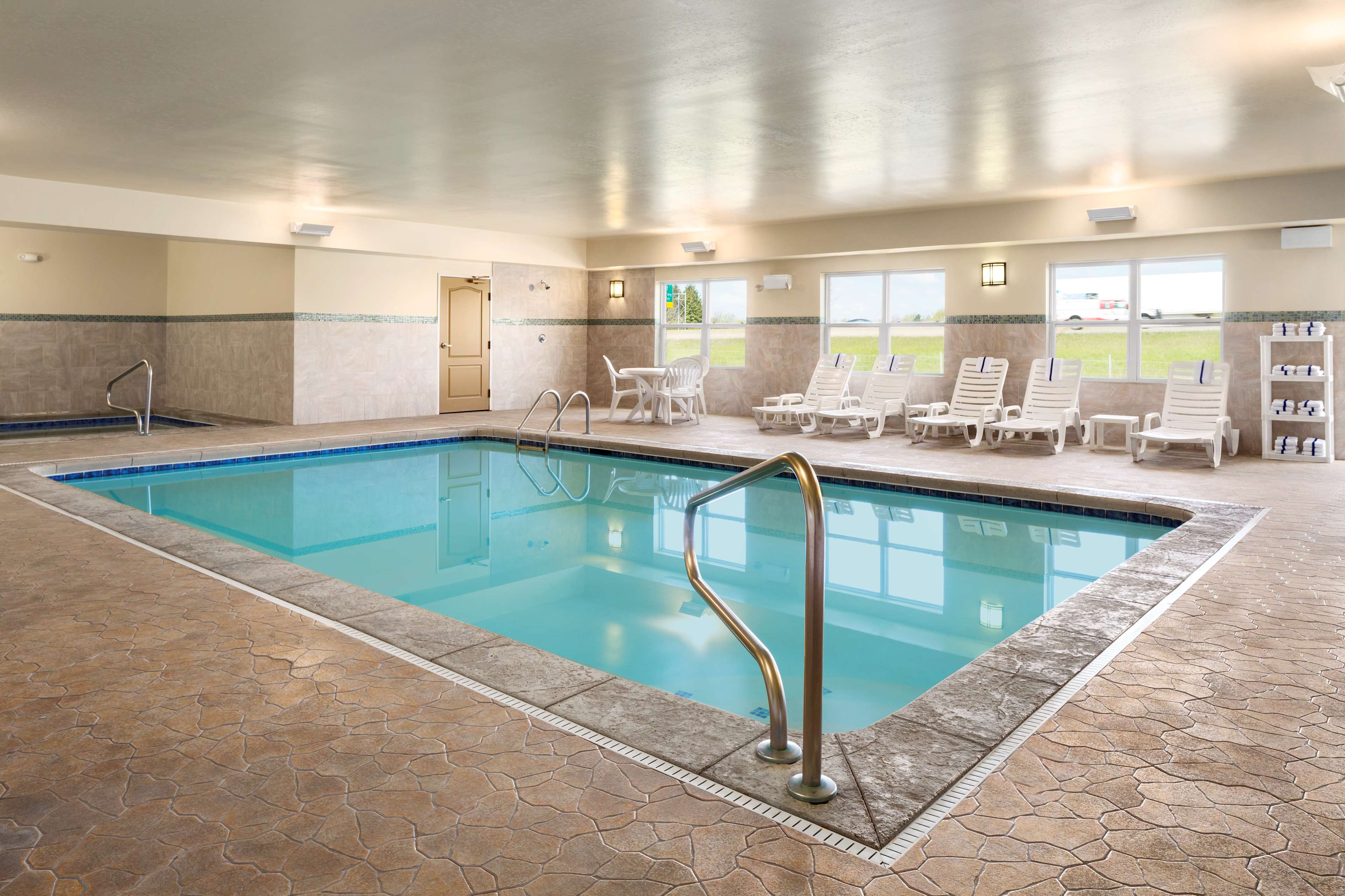 Country Inn & Suites by Radisson, Toledo South, OH Photo