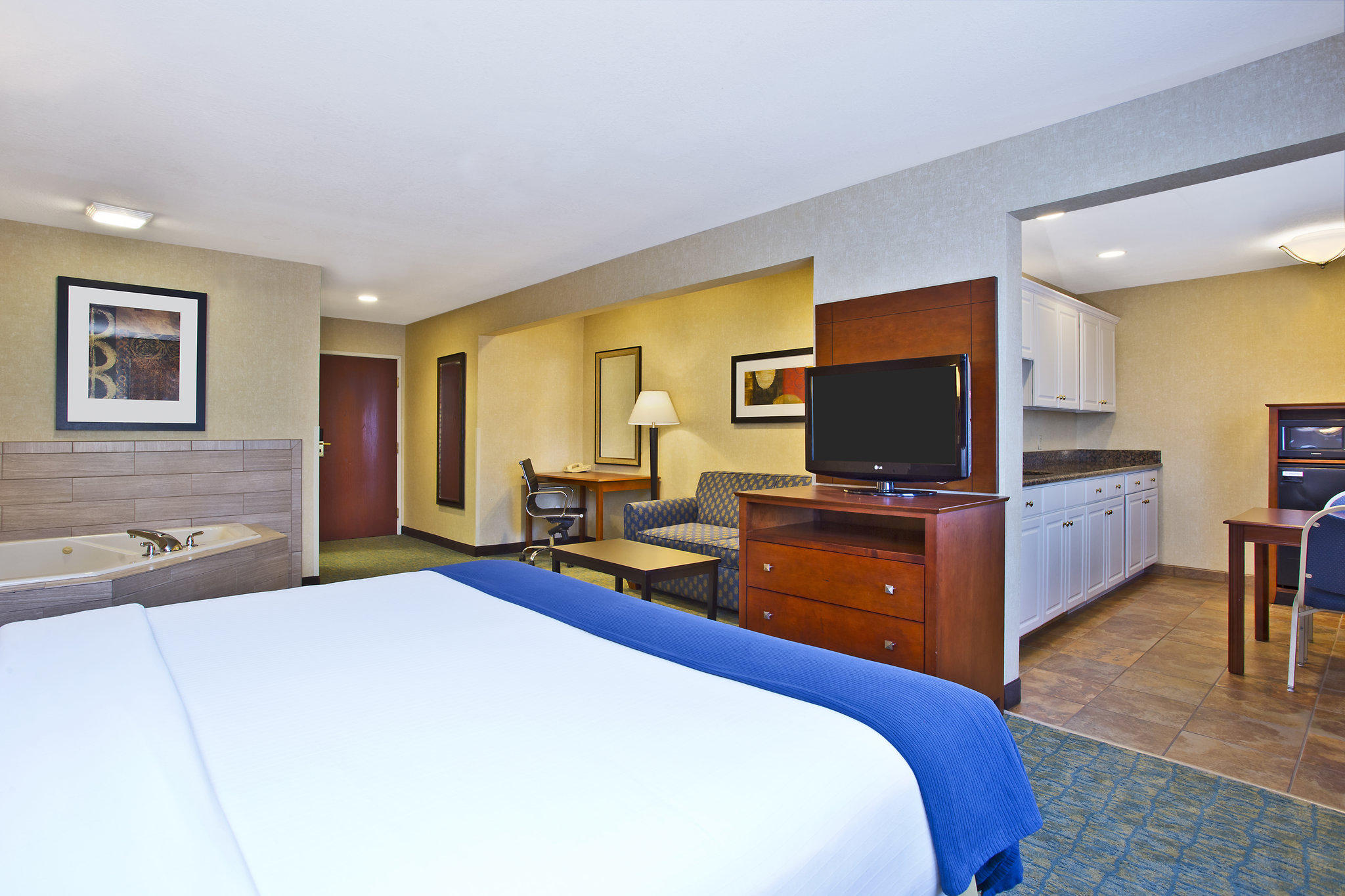 Holiday Inn Express & Suites Wabash by IHG Image