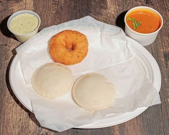Combo 1 (2 Idli's + 1 Medu Vada)