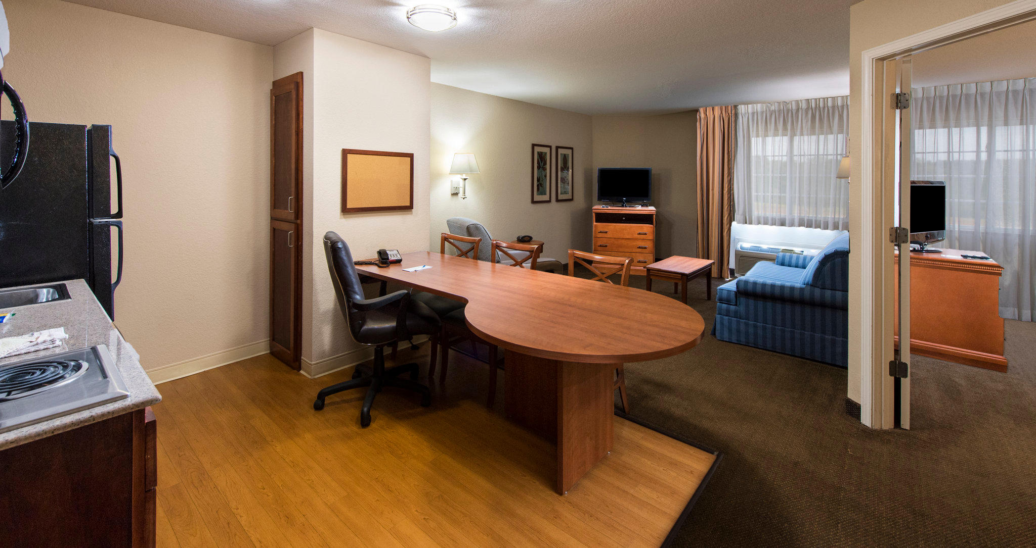 Candlewood Suites Macon Photo