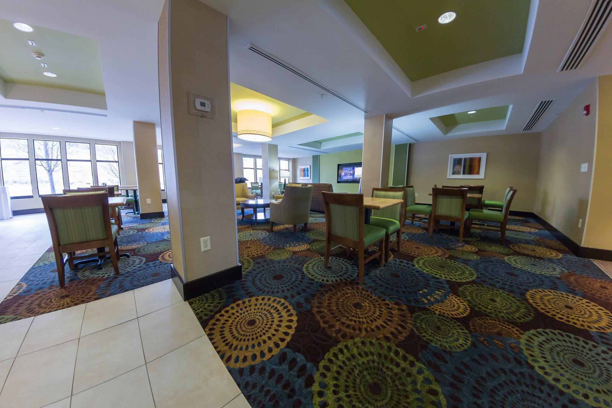 Holiday Inn Express & Suites Winchester Photo