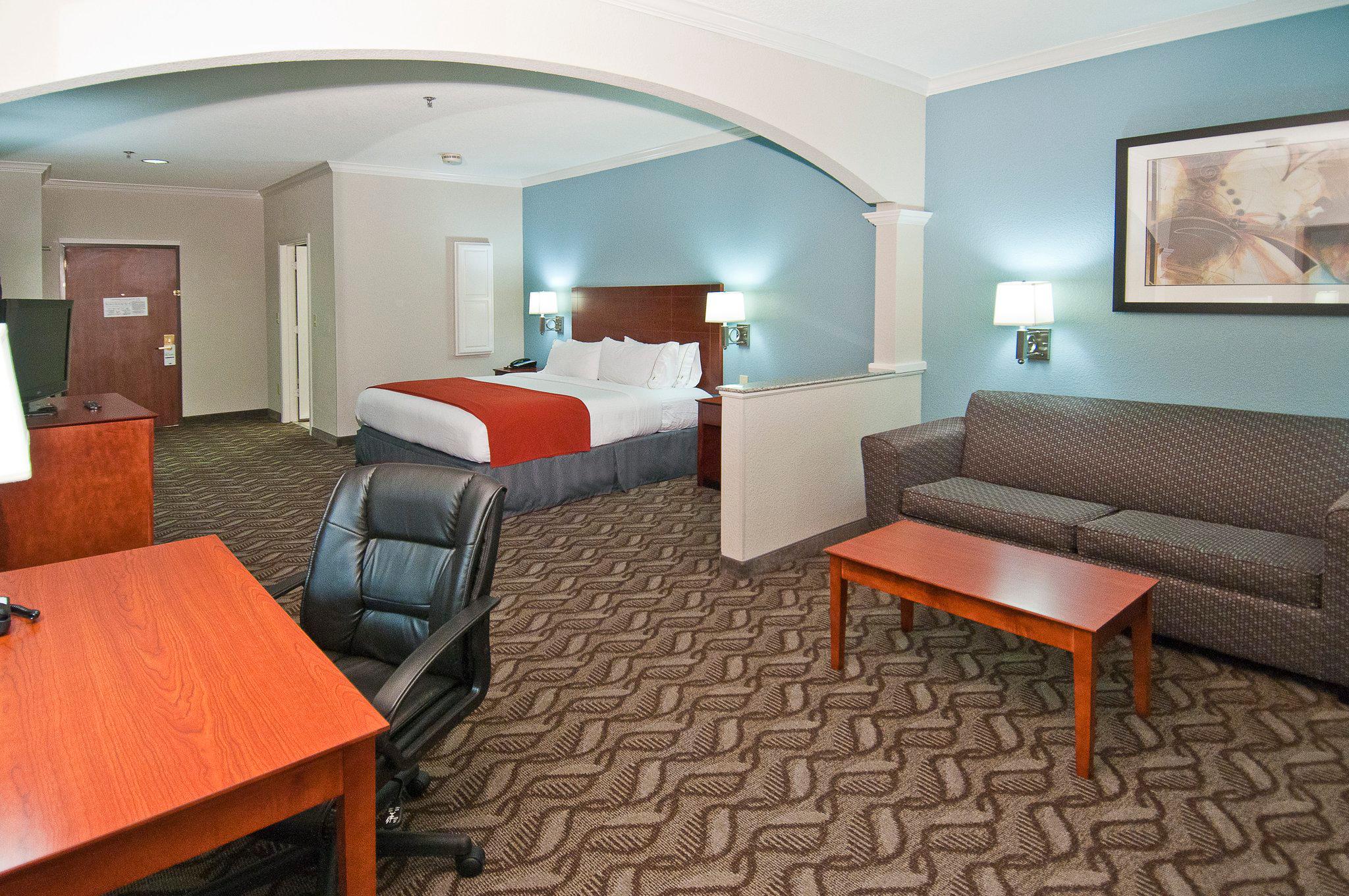 Holiday Inn Express & Suites Lake Charles Photo