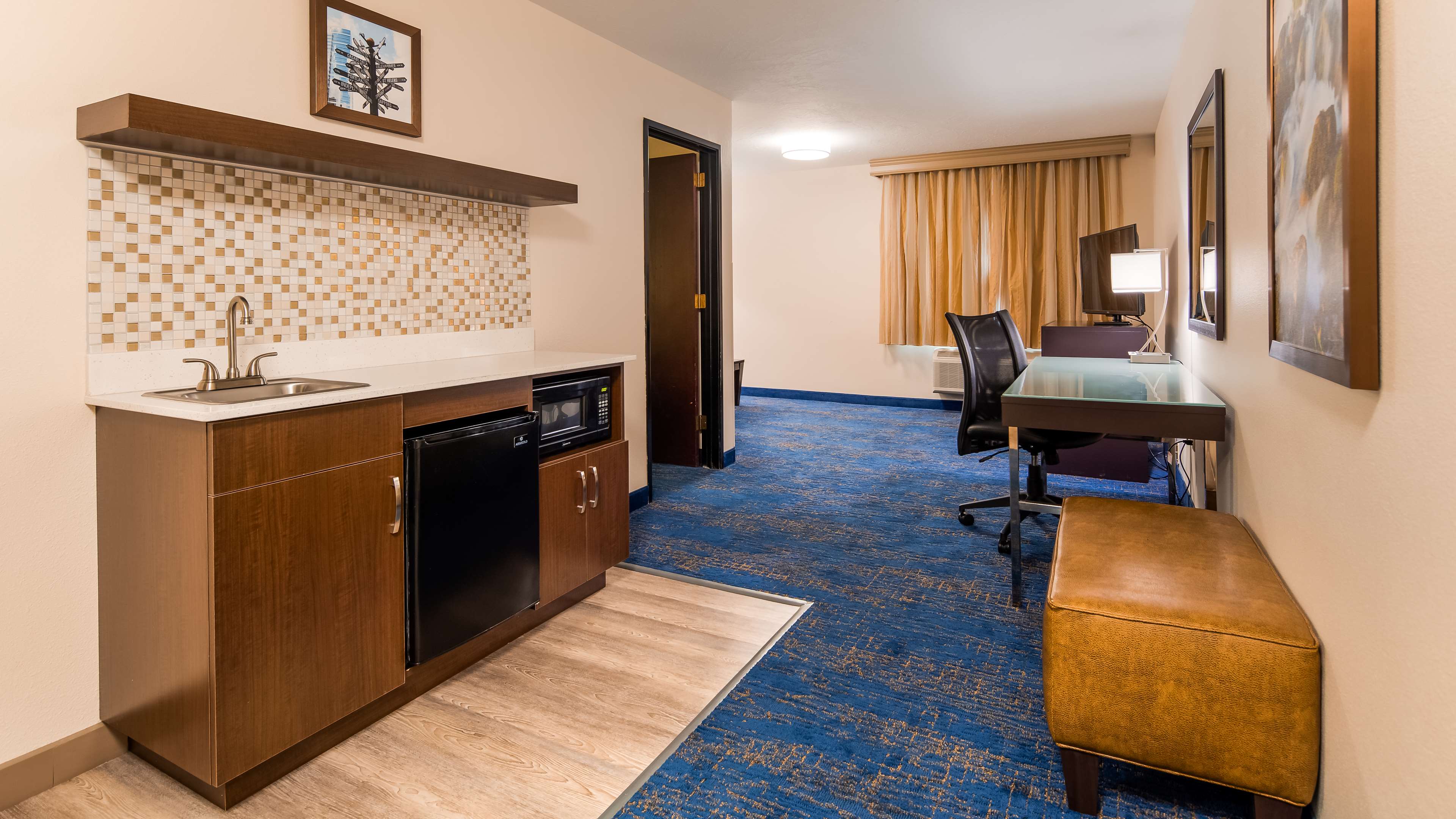 Best Western Plus Portland Airport Hotel & Suites Photo