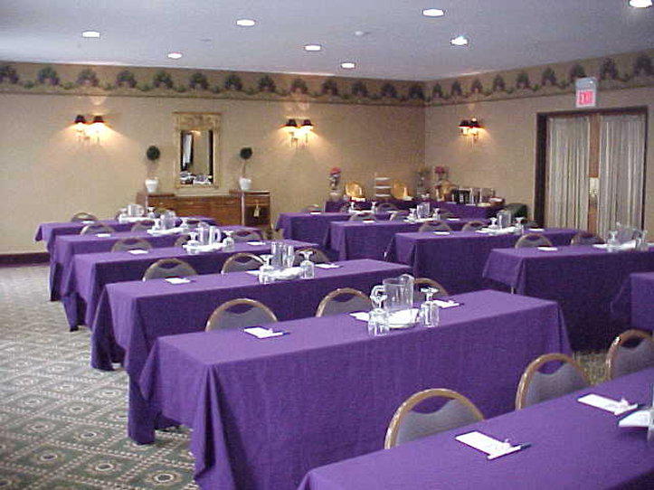 Holiday Inn Express & Suites Bloomington - Normal Photo